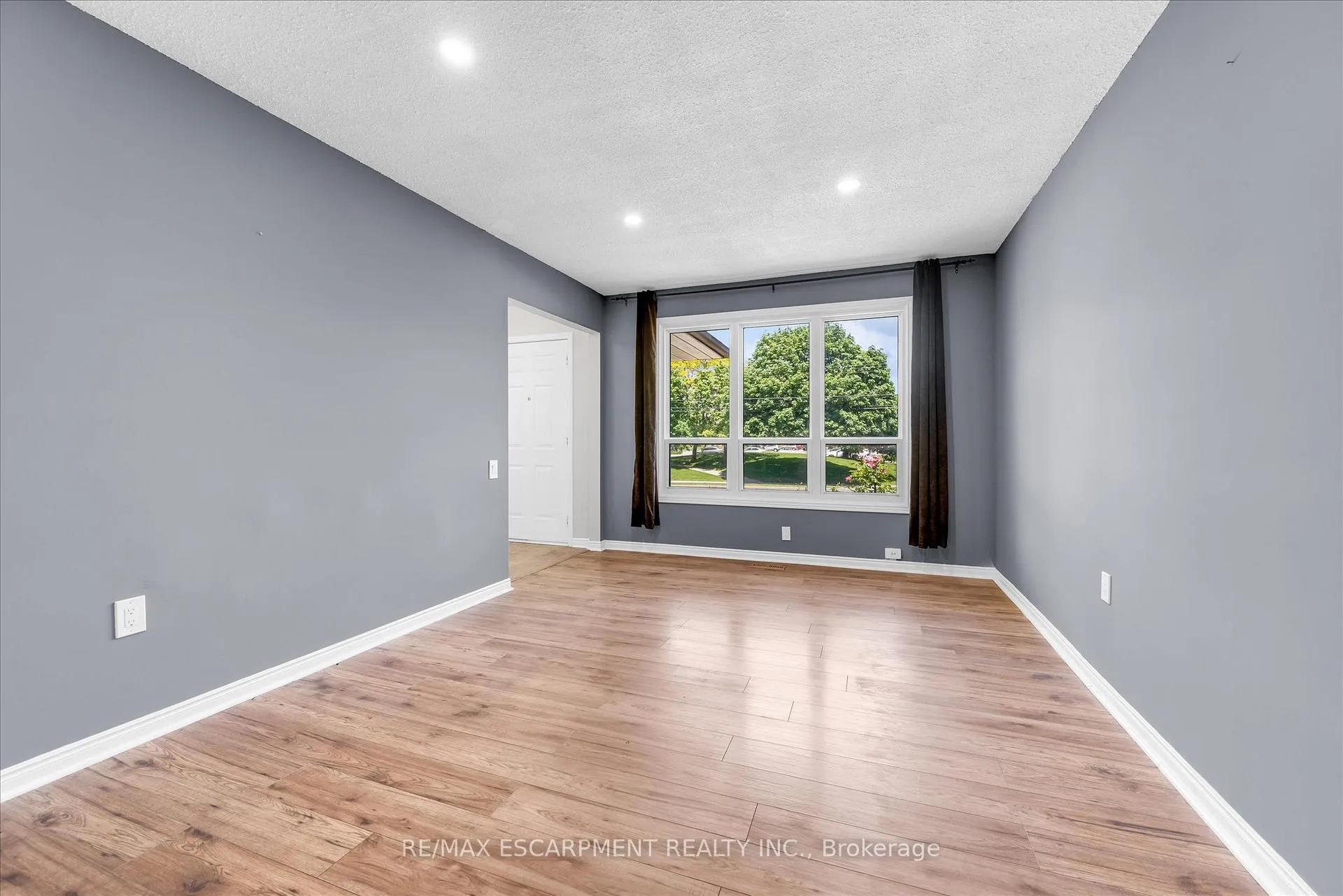 Photo 7 of 261 Limeridge Road W, Hamilton, Rolston — HOMEH