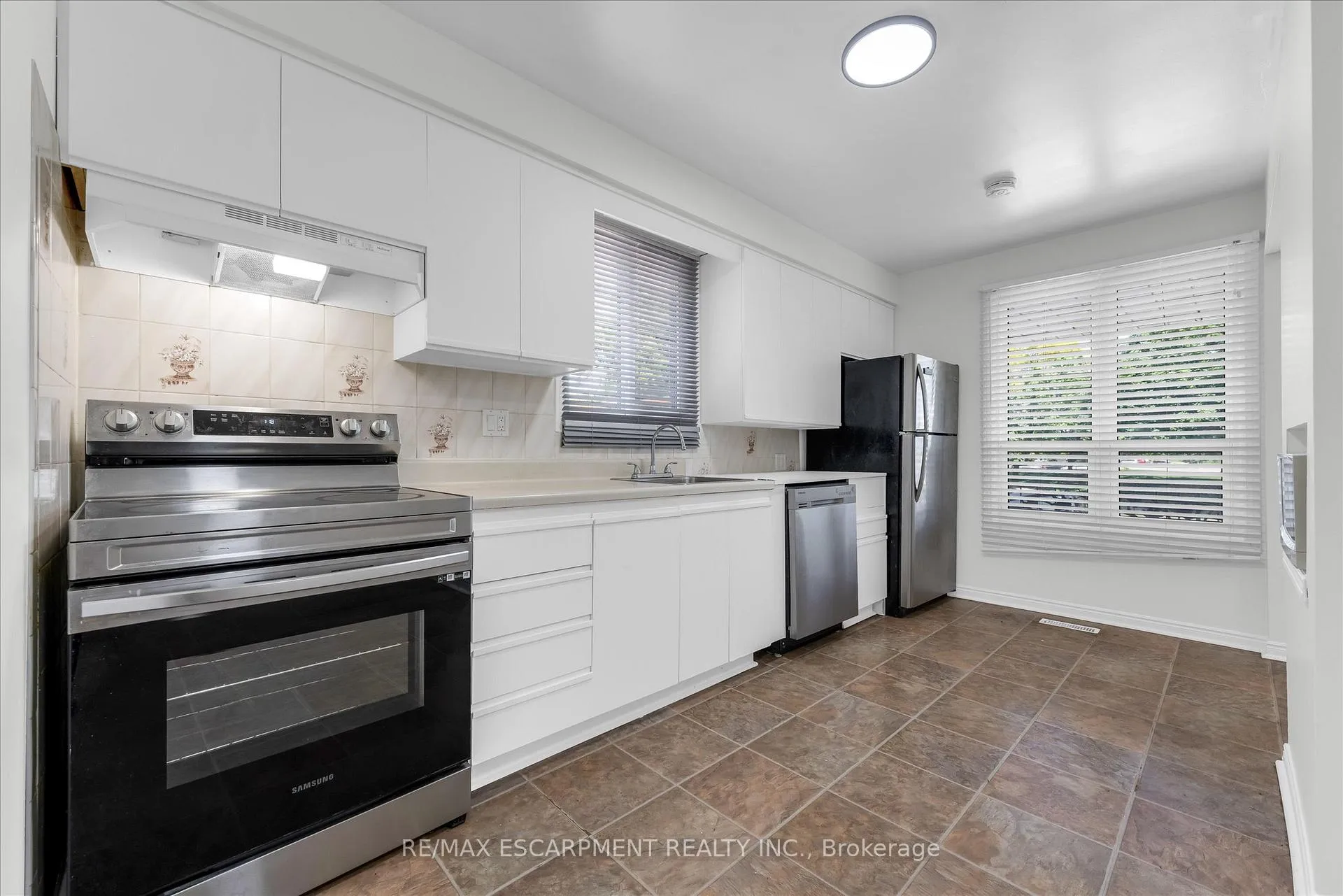 Photo 10 of 261 Limeridge Road W, Hamilton, Rolston — HOMEH