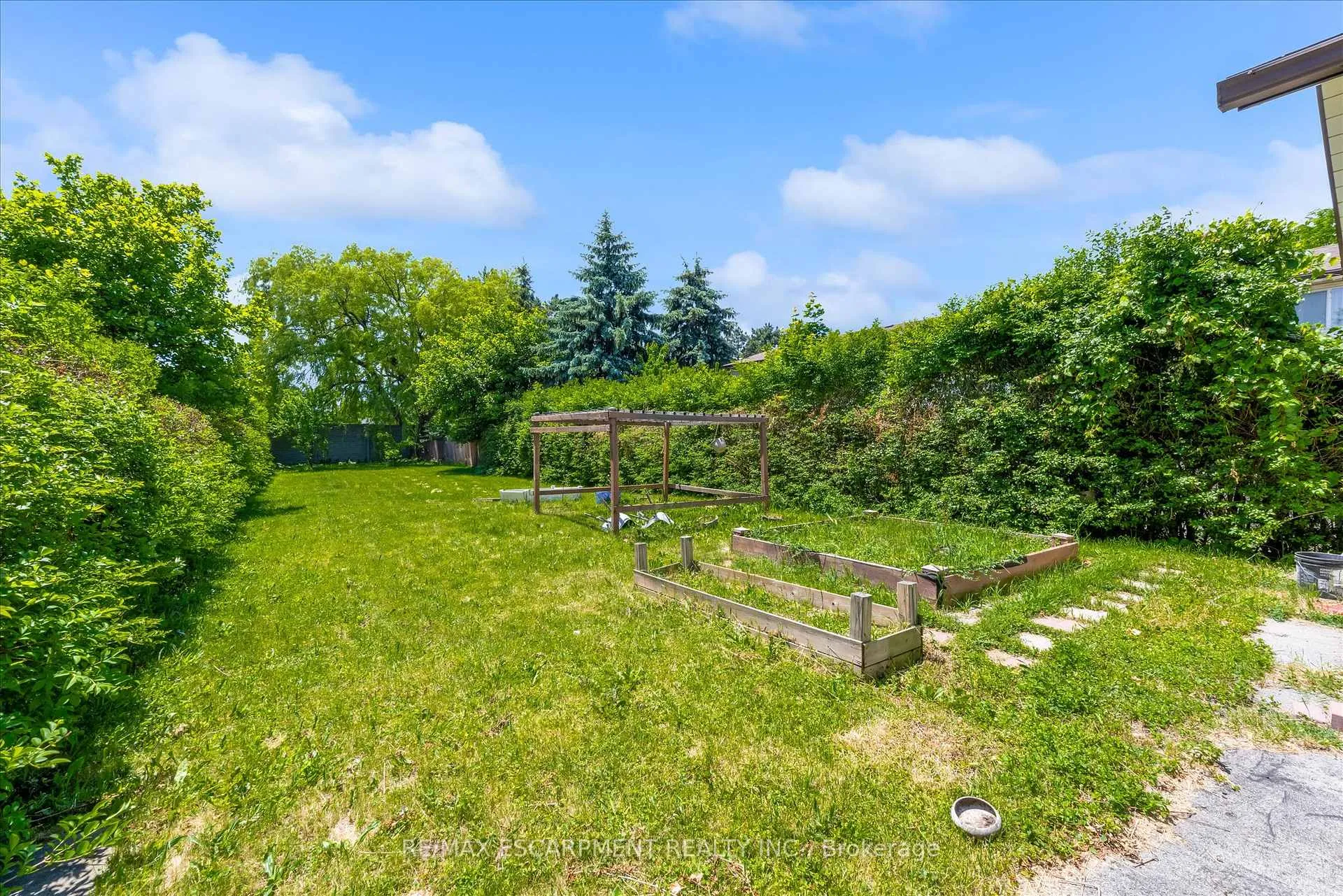 Photo 32 of 261 Limeridge Road W, Hamilton, Rolston — HOMEH