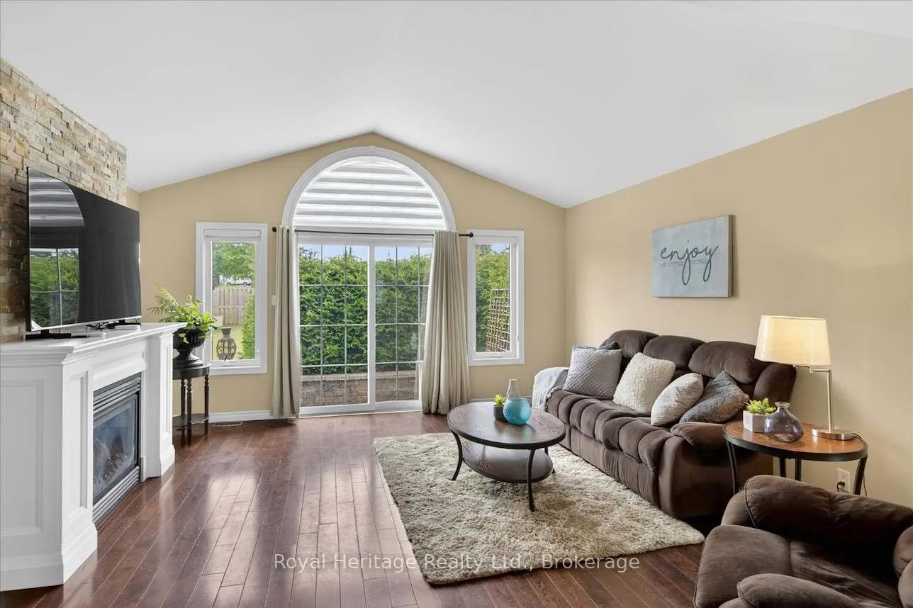 Photo 14 of 2 Liam Street, Kawartha Lakes, Lindsay — HOMEH