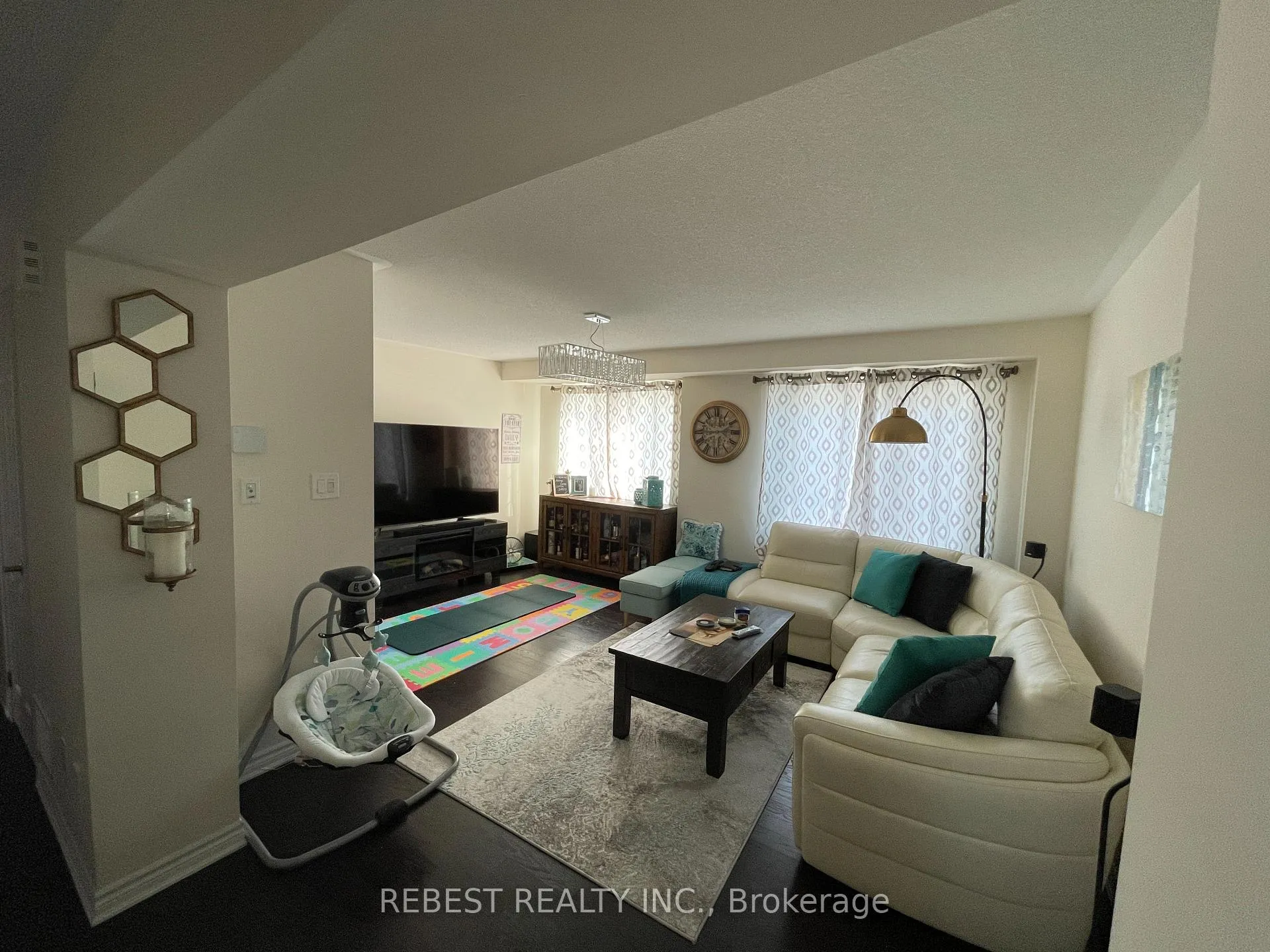 Photo 5 of 67 Bannister Crescent, Brampton, Northwest Brampton — HOMEH