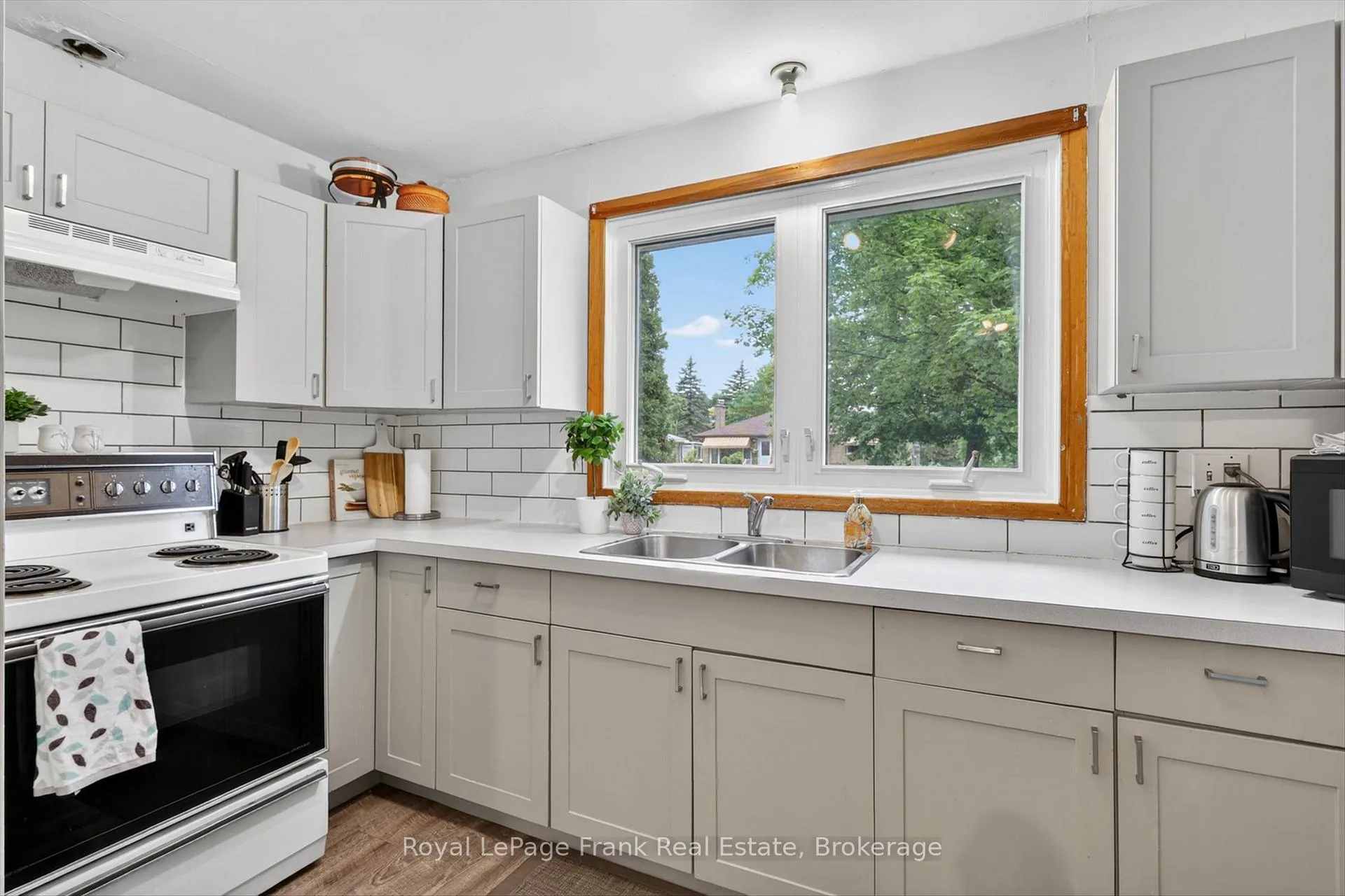 Photo 13 of 489 Raymond Street, Peterborough, Northcrest Ward 5 — HOMEH
