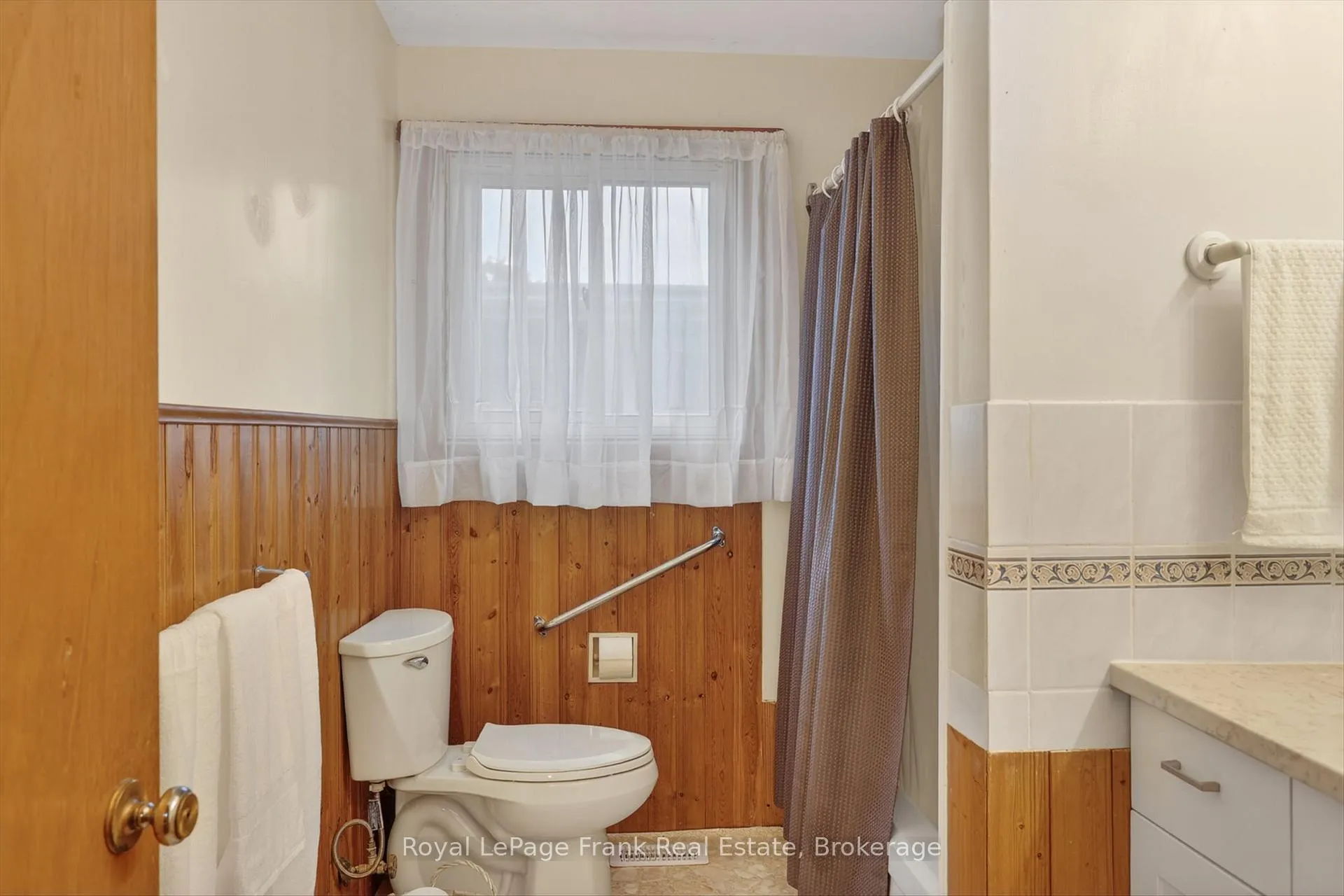 Photo 20 of 489 Raymond Street, Peterborough, Northcrest Ward 5 — HOMEH