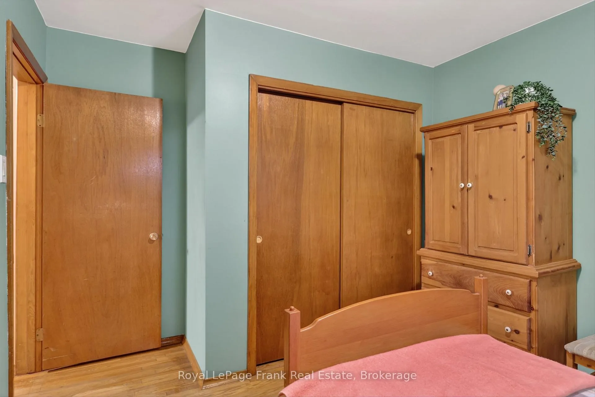 Photo 25 of 489 Raymond Street, Peterborough, Northcrest Ward 5 — HOMEH