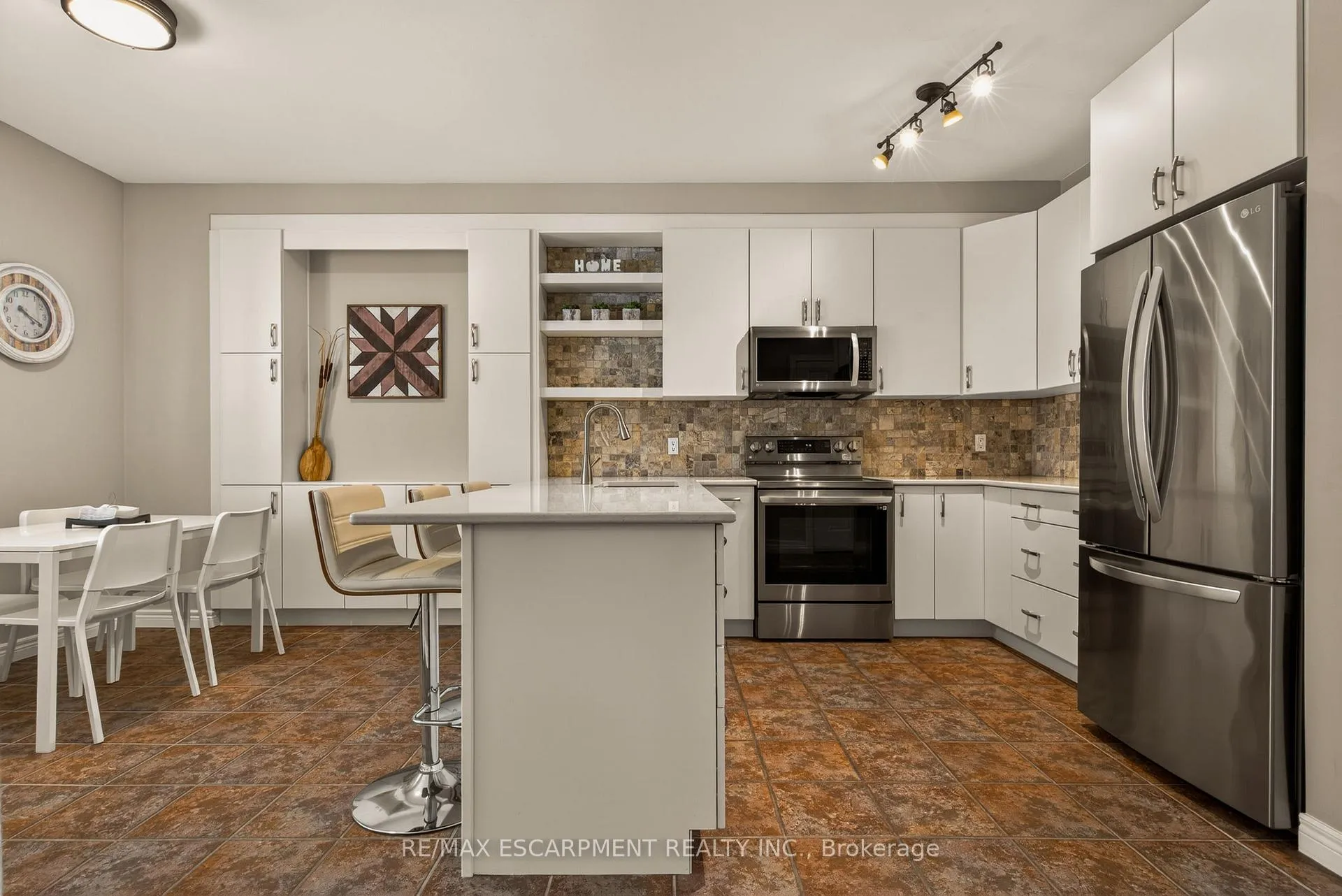Photo 3 of Unit 20, 100 Beddoe Drive, Hamilton, Chedoke Park — HOMEH