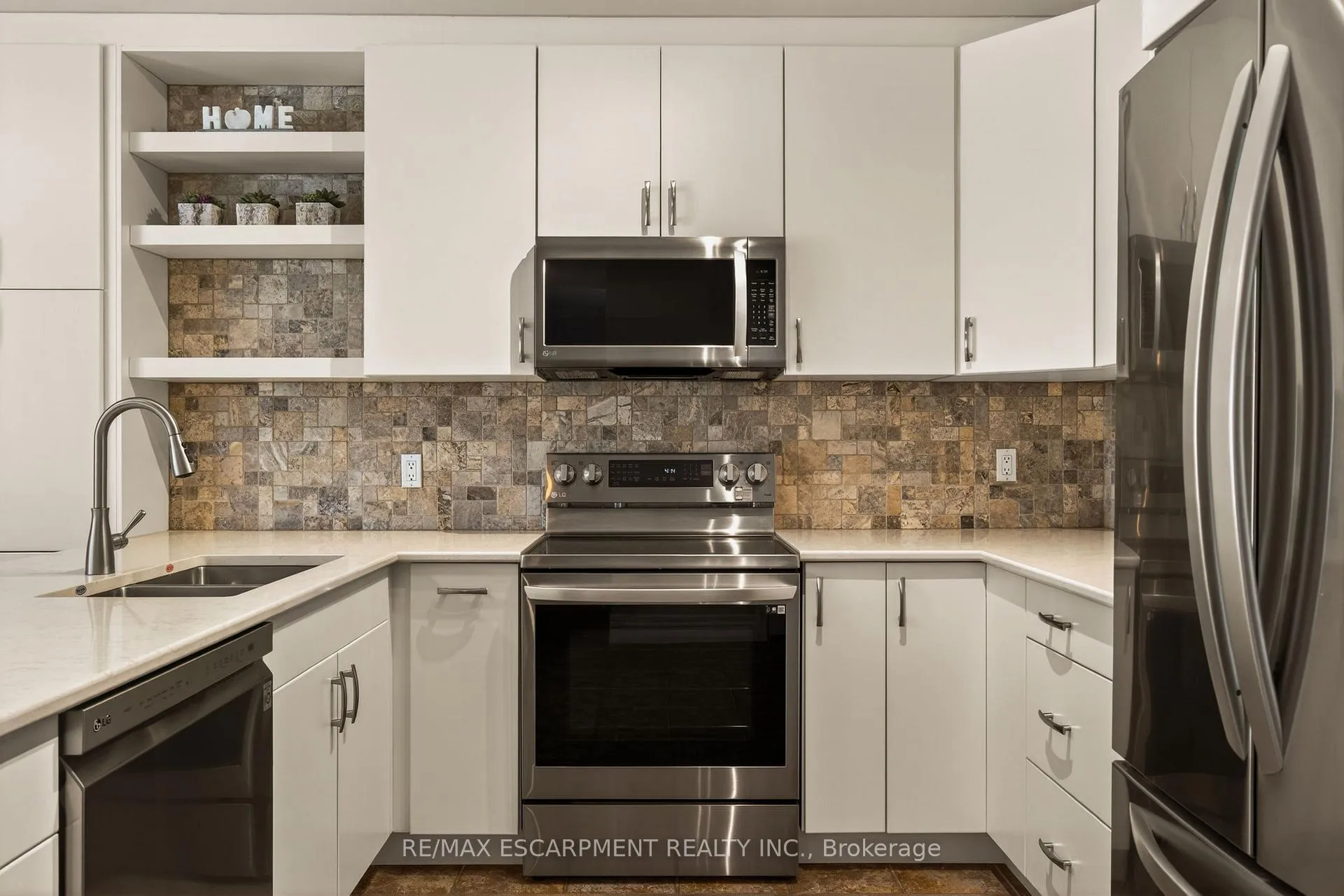 Photo 4 of Unit 20, 100 Beddoe Drive, Hamilton, Chedoke Park — HOMEH