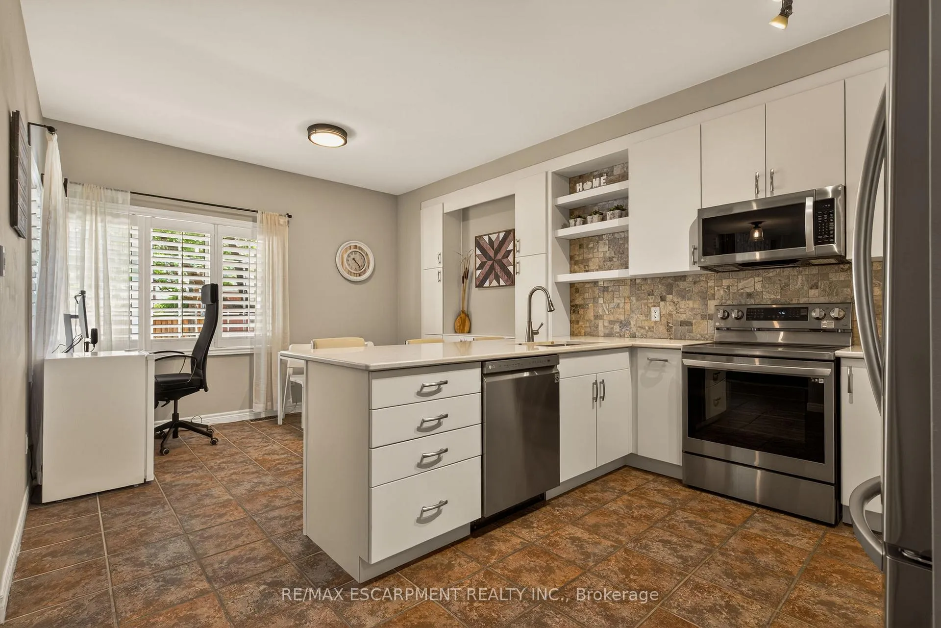 Photo 5 of Unit 20, 100 Beddoe Drive, Hamilton, Chedoke Park — HOMEH