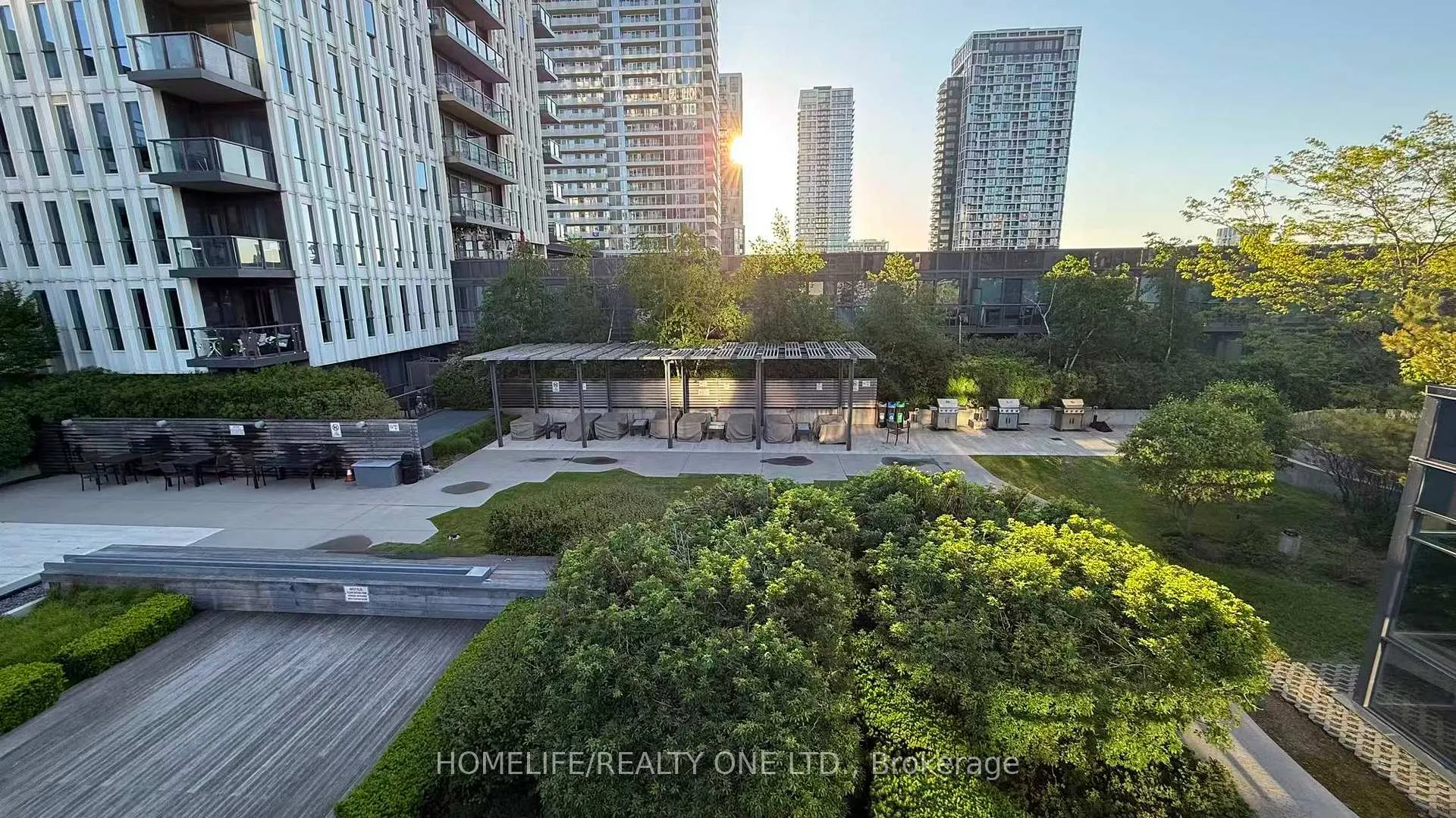 Photo 4 of Unit 302, 170 Sumach Street, Toronto, Regent Park — HOMEH