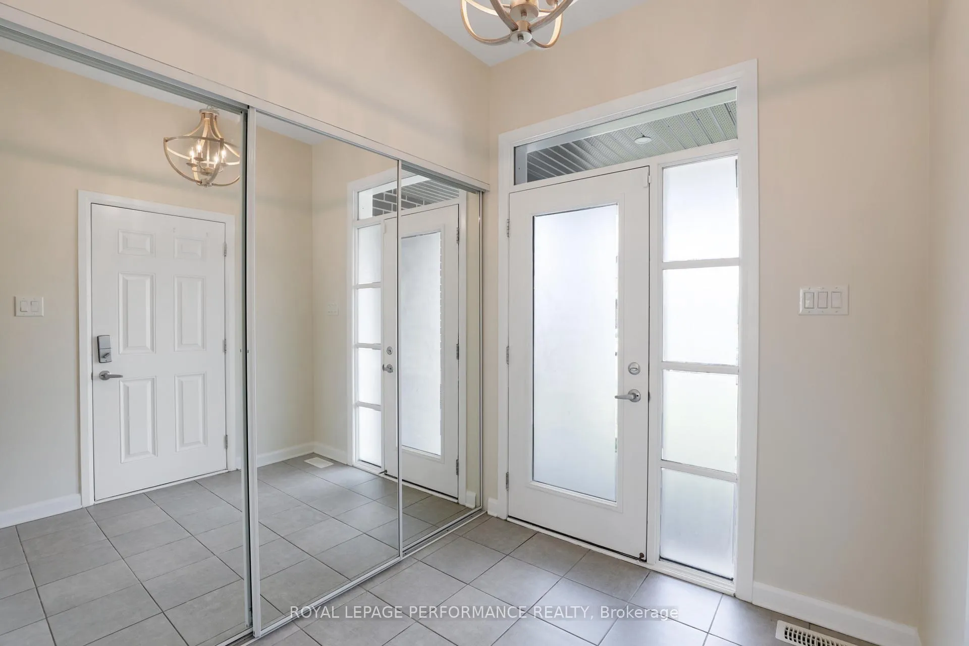Photo 4 of 44 Gardenpost Terrace, Ottawa, Avalon West — HOMEH