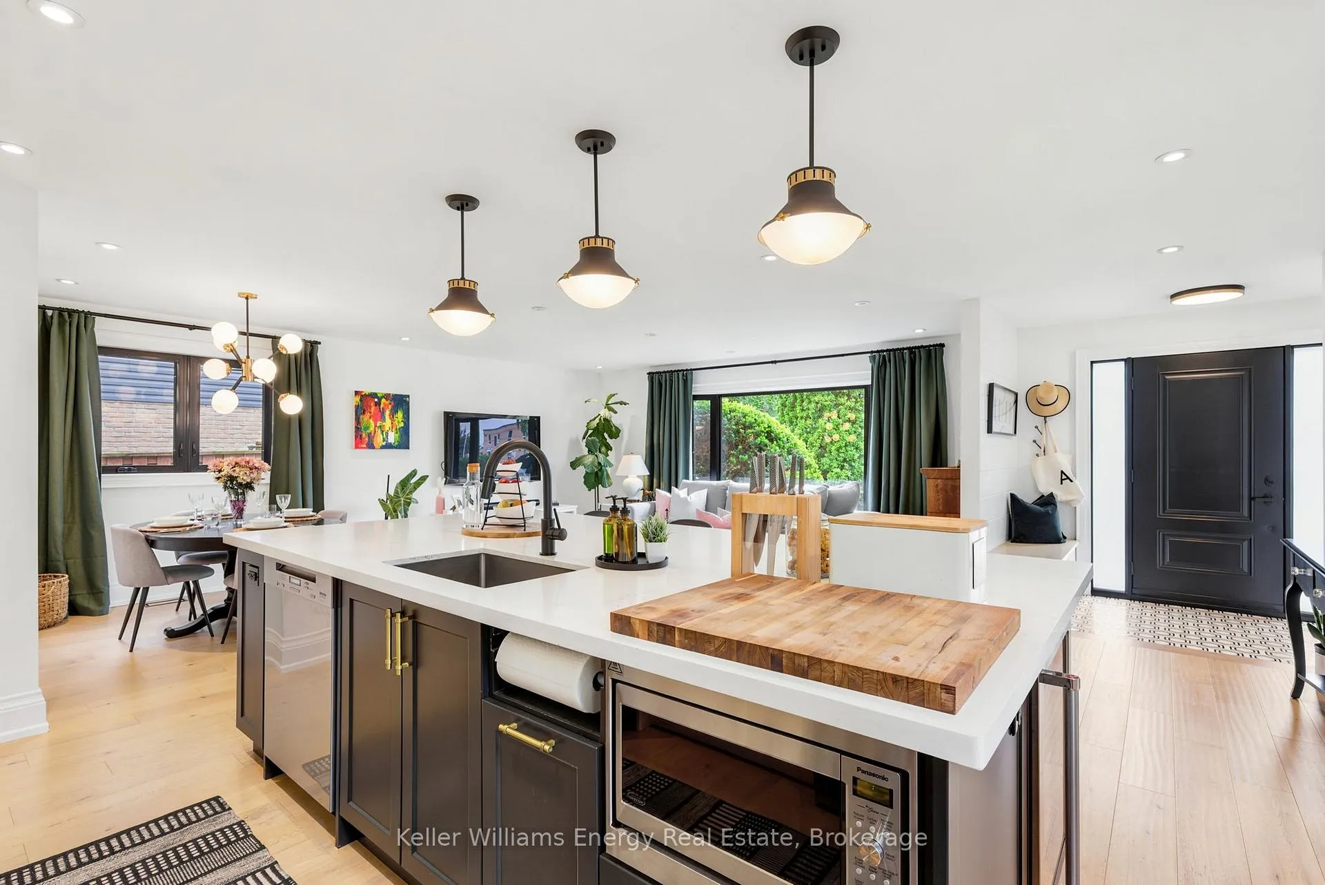 Photo 13 of 83 Walton Drive, Aurora, Aurora Village — HOMEH