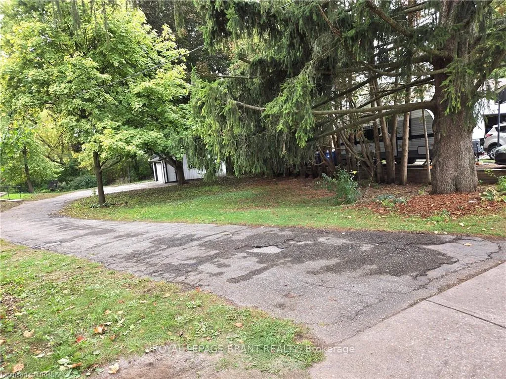 Photo 2 of 33 Islington Avenue, Guelph, Victoria North — HOMEH