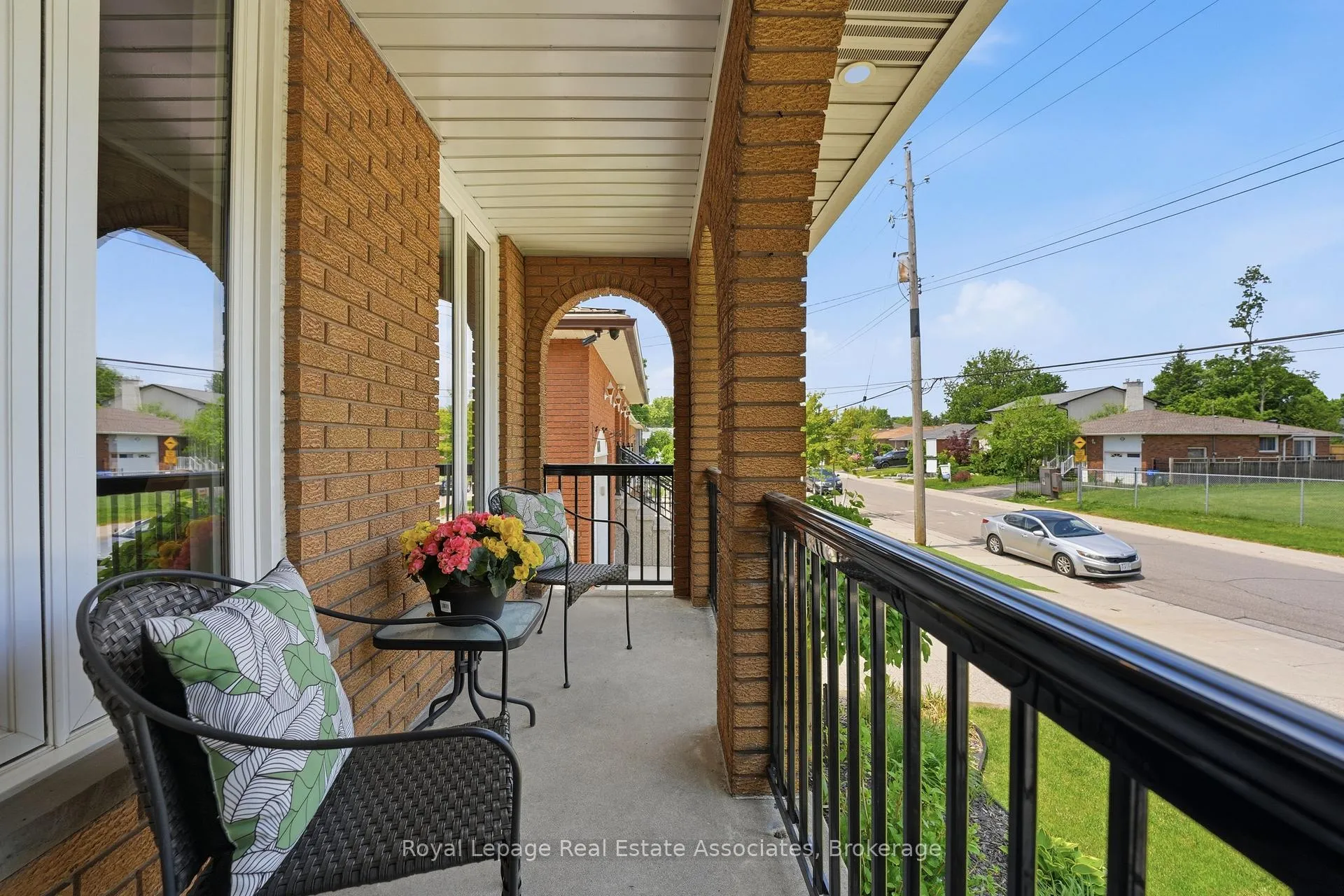 Photo 3 of 477 Queen Victoria Drive, Hamilton, Quinndale — HOMEH