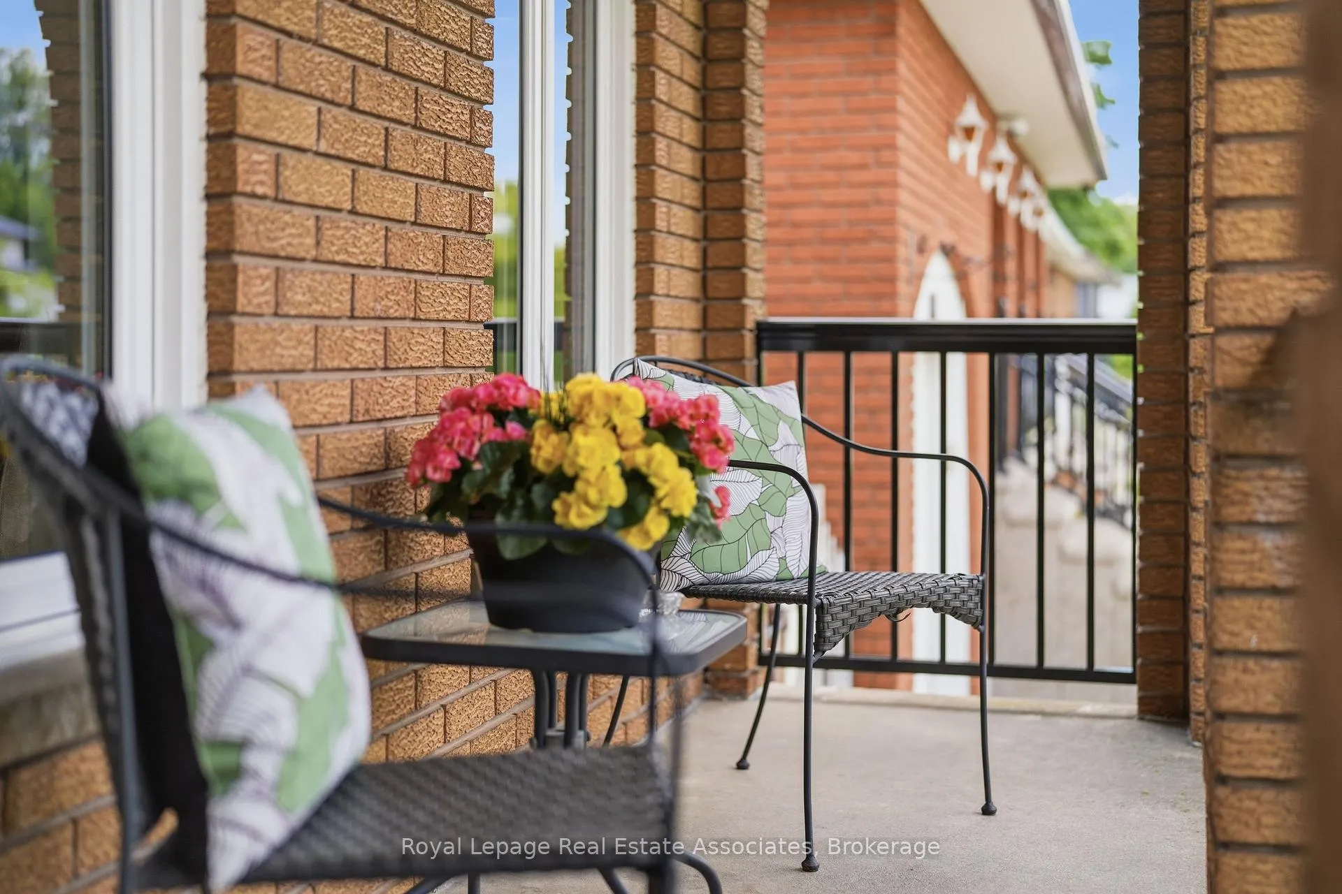 Photo 4 of 477 Queen Victoria Drive, Hamilton, Quinndale — HOMEH