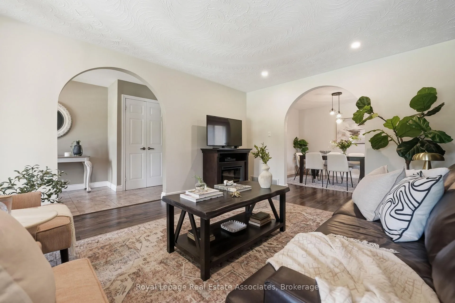 Photo 9 of 477 Queen Victoria Drive, Hamilton, Quinndale — HOMEH