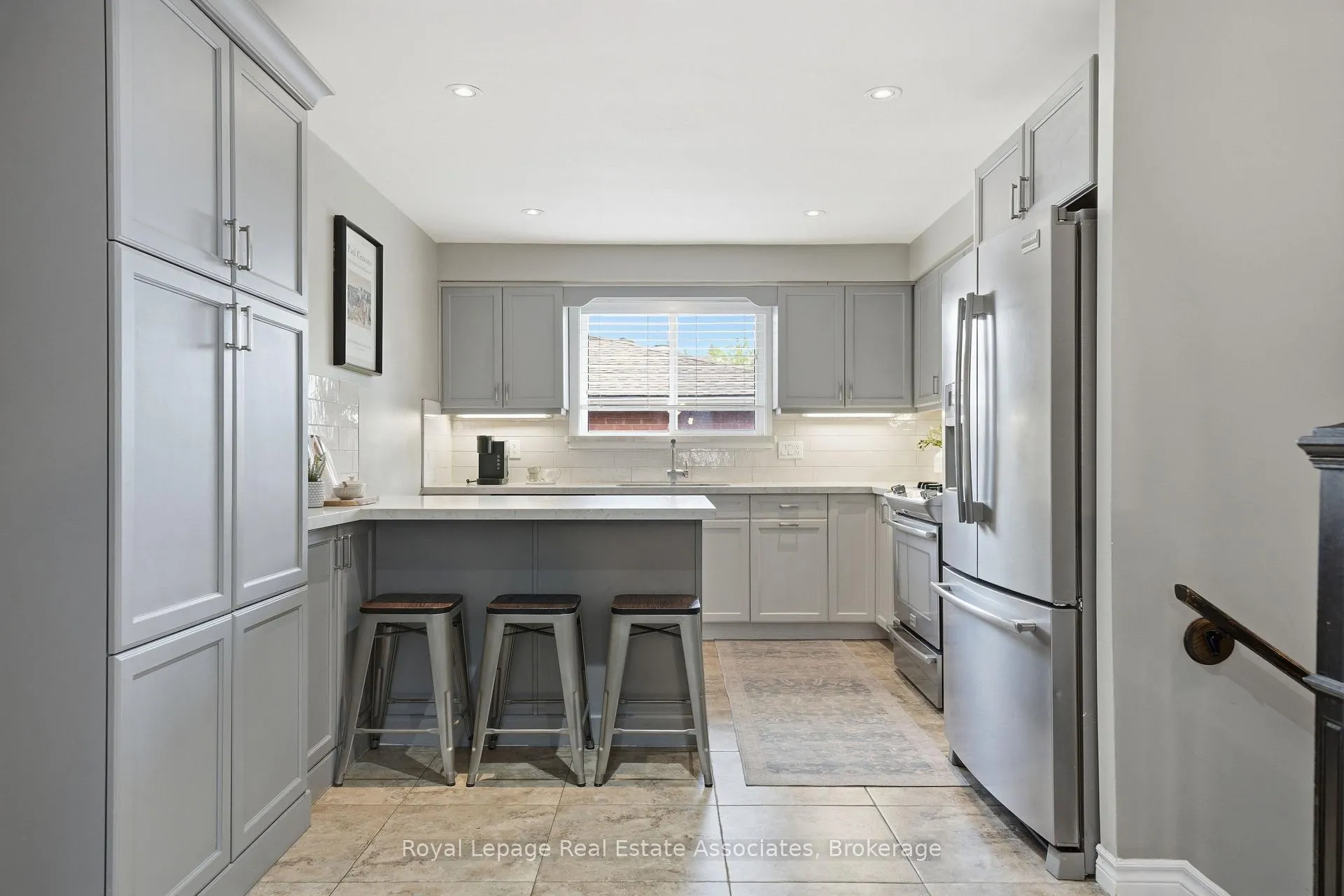 Photo 13 of 477 Queen Victoria Drive, Hamilton, Quinndale — HOMEH
