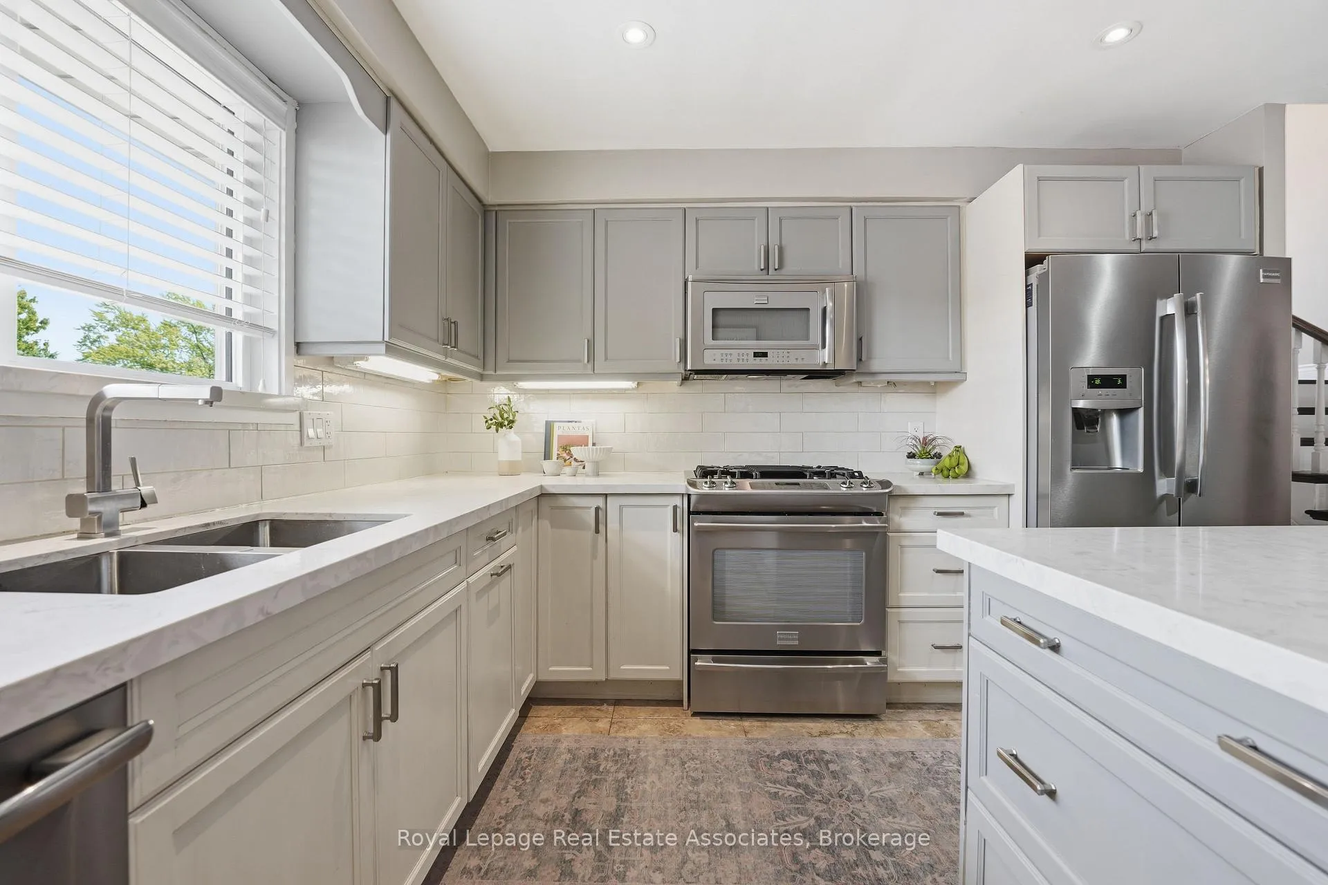 Photo 16 of 477 Queen Victoria Drive, Hamilton, Quinndale — HOMEH