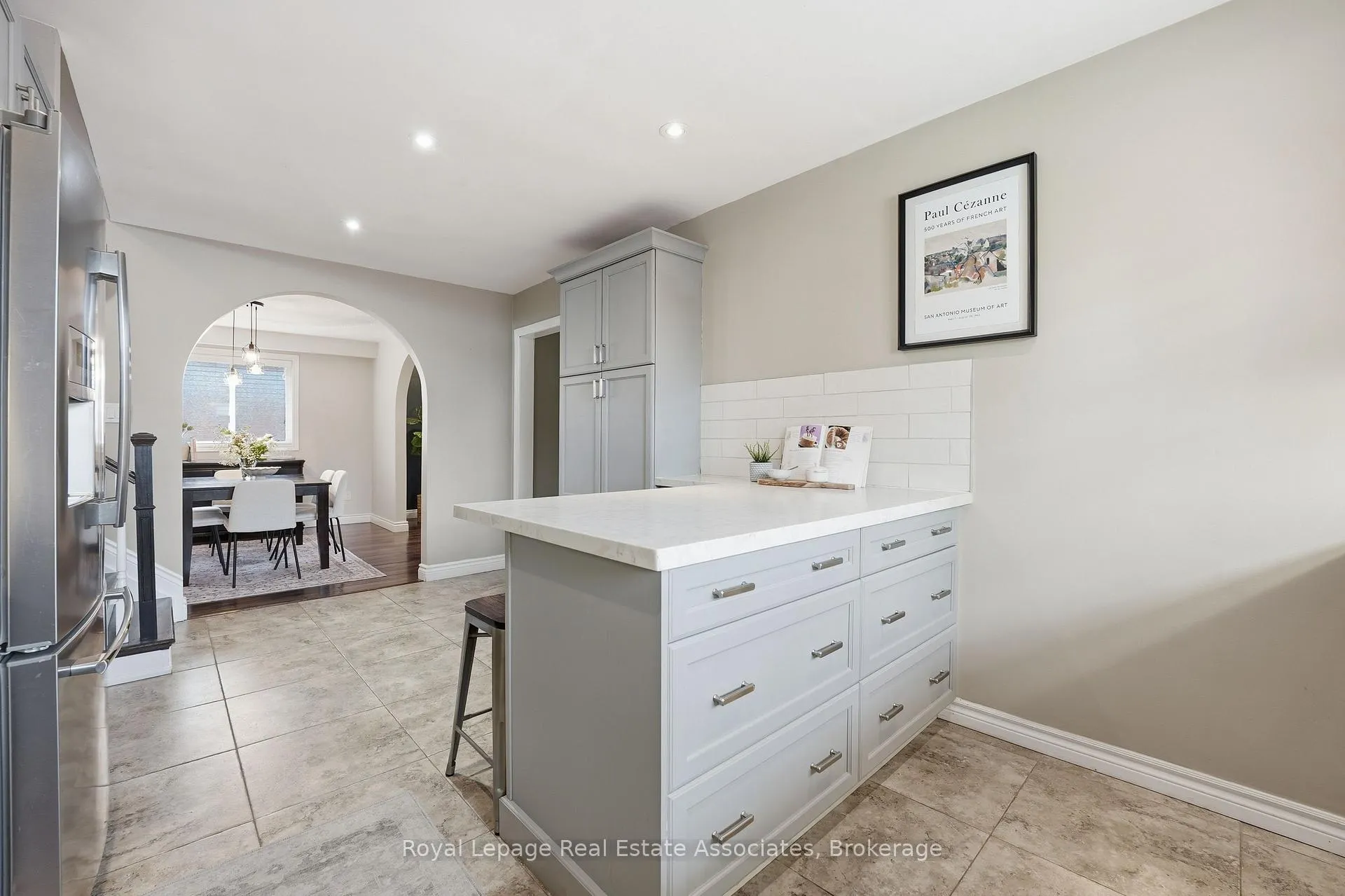 Photo 17 of 477 Queen Victoria Drive, Hamilton, Quinndale — HOMEH