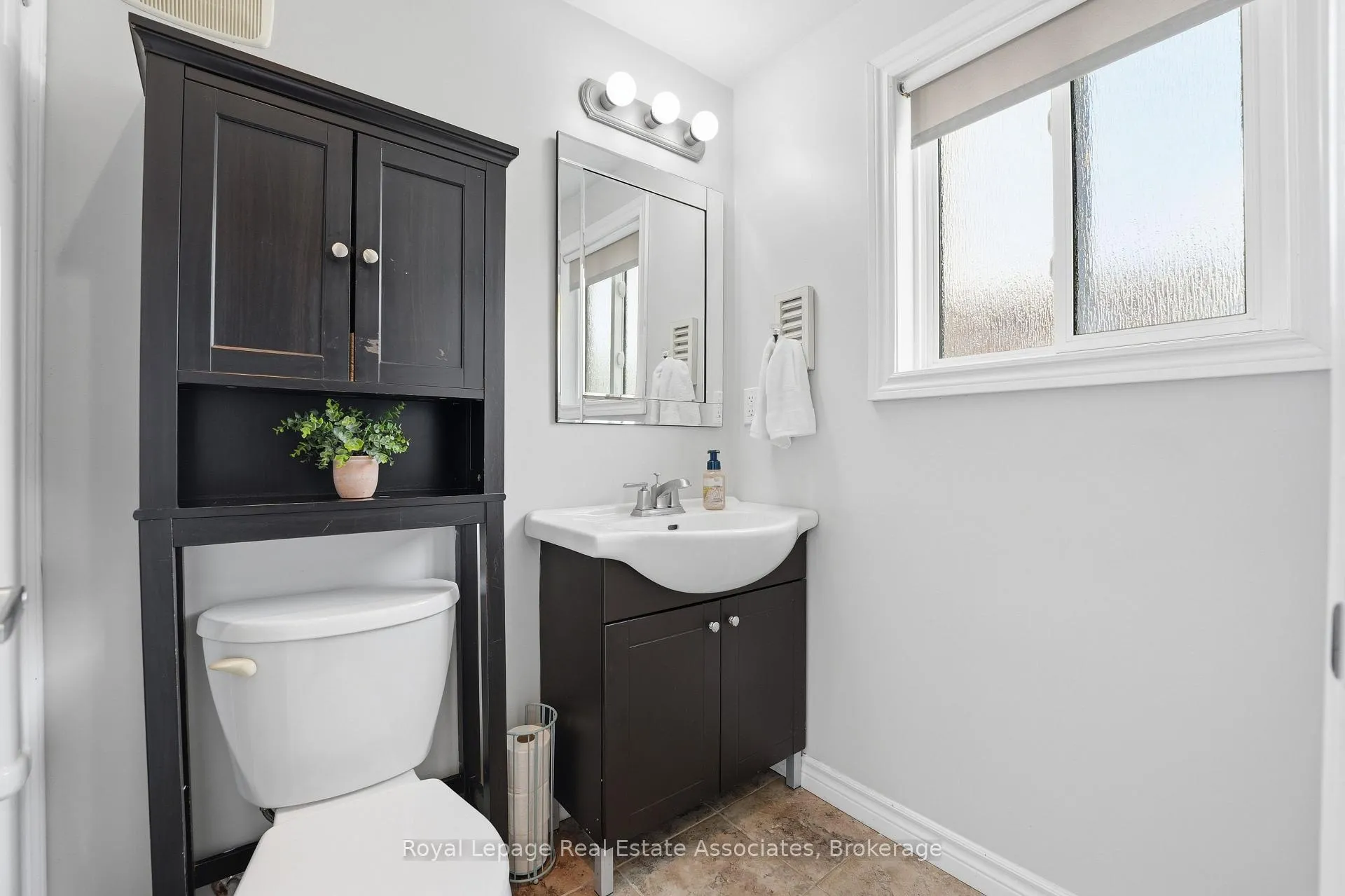 Photo 31 of 477 Queen Victoria Drive, Hamilton, Quinndale — HOMEH