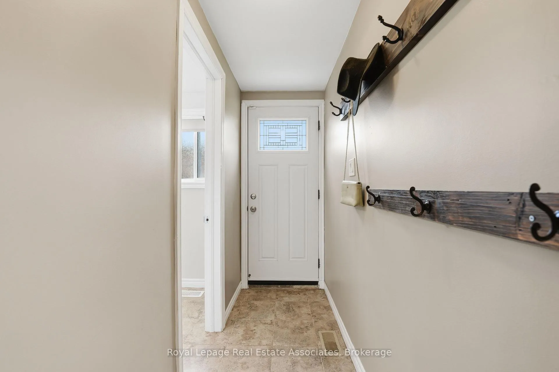 Photo 32 of 477 Queen Victoria Drive, Hamilton, Quinndale — HOMEH