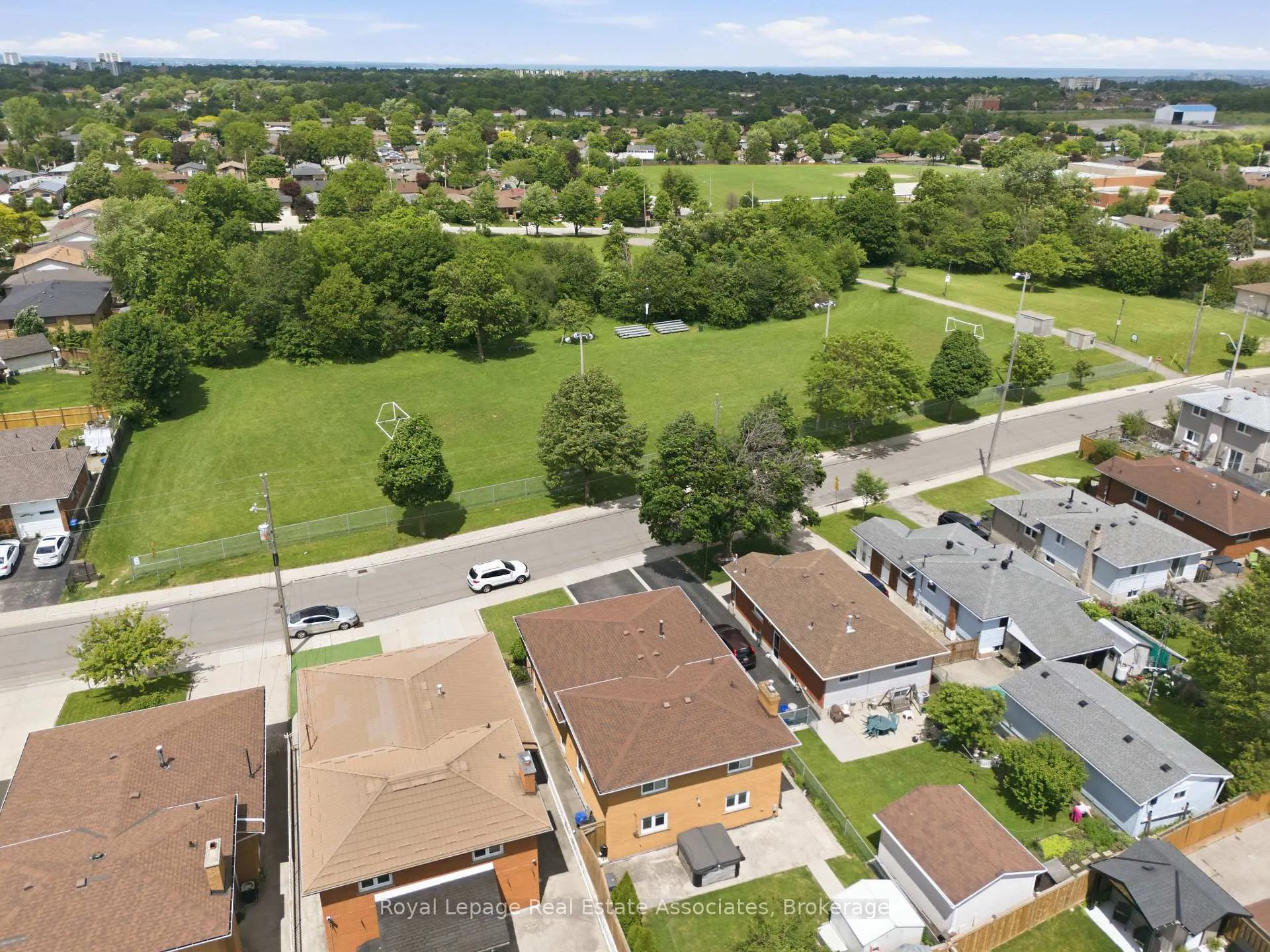 Photo 44 of 477 Queen Victoria Drive, Hamilton, Quinndale — HOMEH