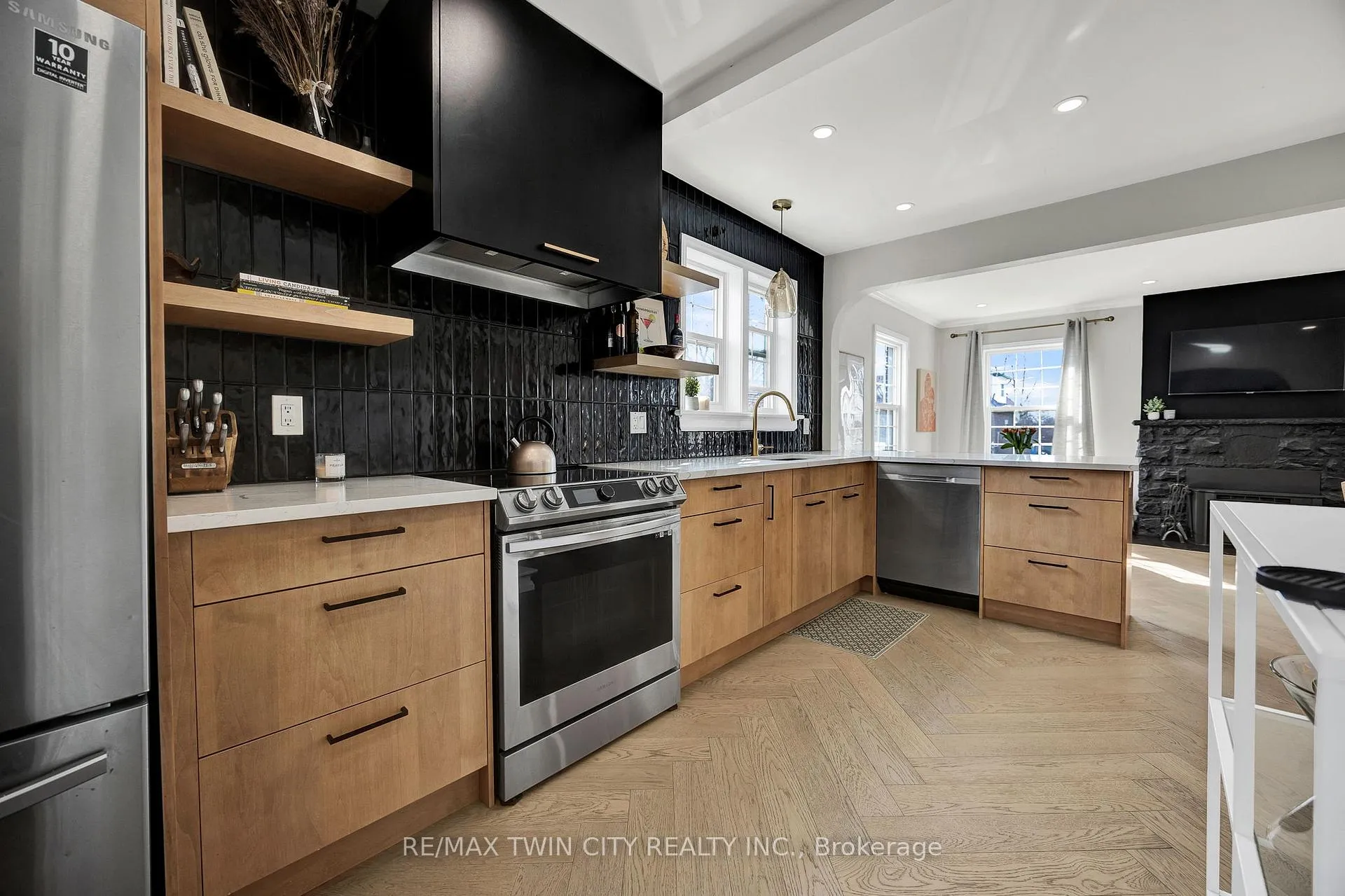 Photo 4 of 360 Luella Street, Kitchener — HOMEH