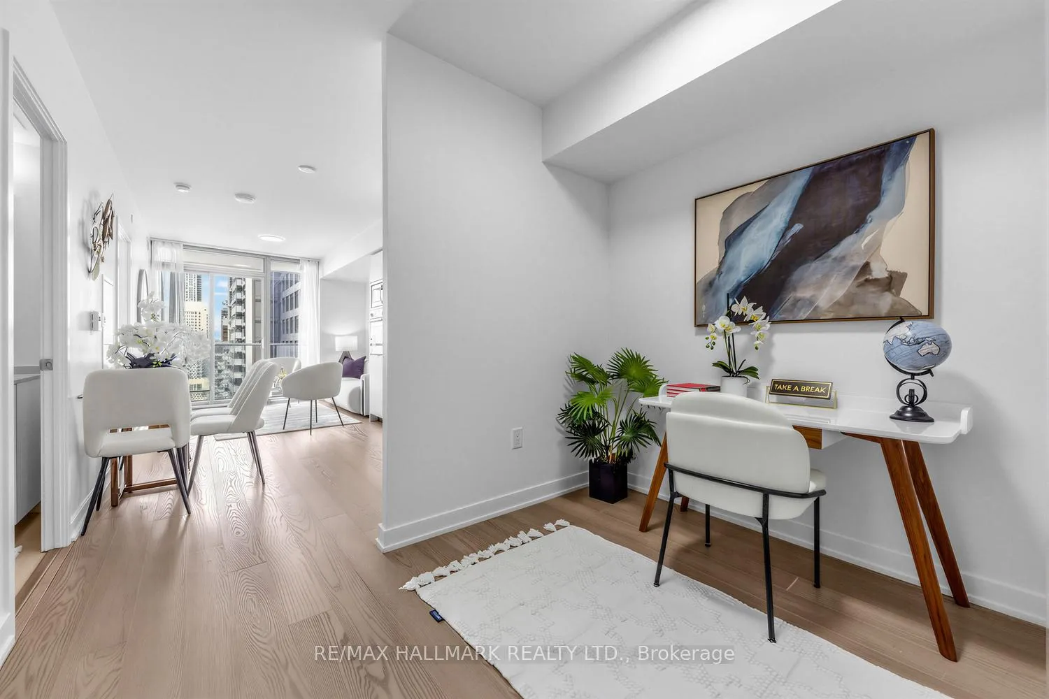 Photo 5 of Unit 3909, 11 Wellesley Street W, Toronto, Bay Street Corridor — HOMEH