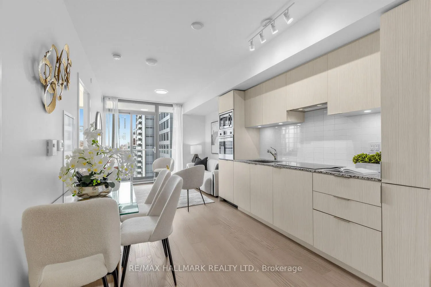 Photo 9 of Unit 3909, 11 Wellesley Street W, Toronto, Bay Street Corridor — HOMEH