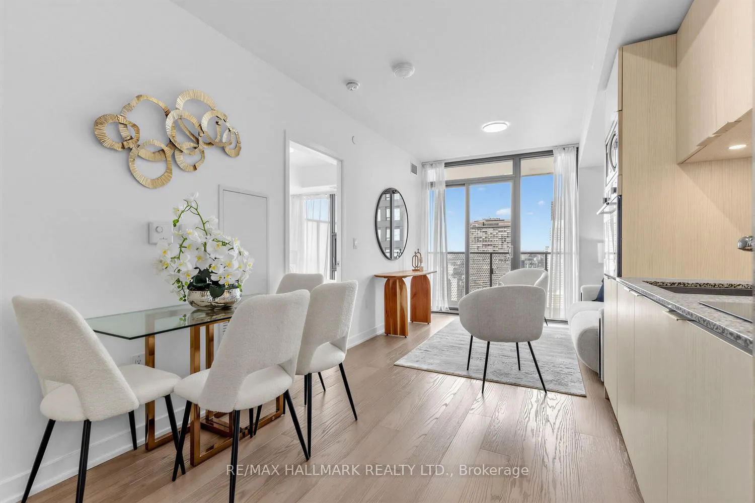 Photo 10 of Unit 3909, 11 Wellesley Street W, Toronto, Bay Street Corridor — HOMEH