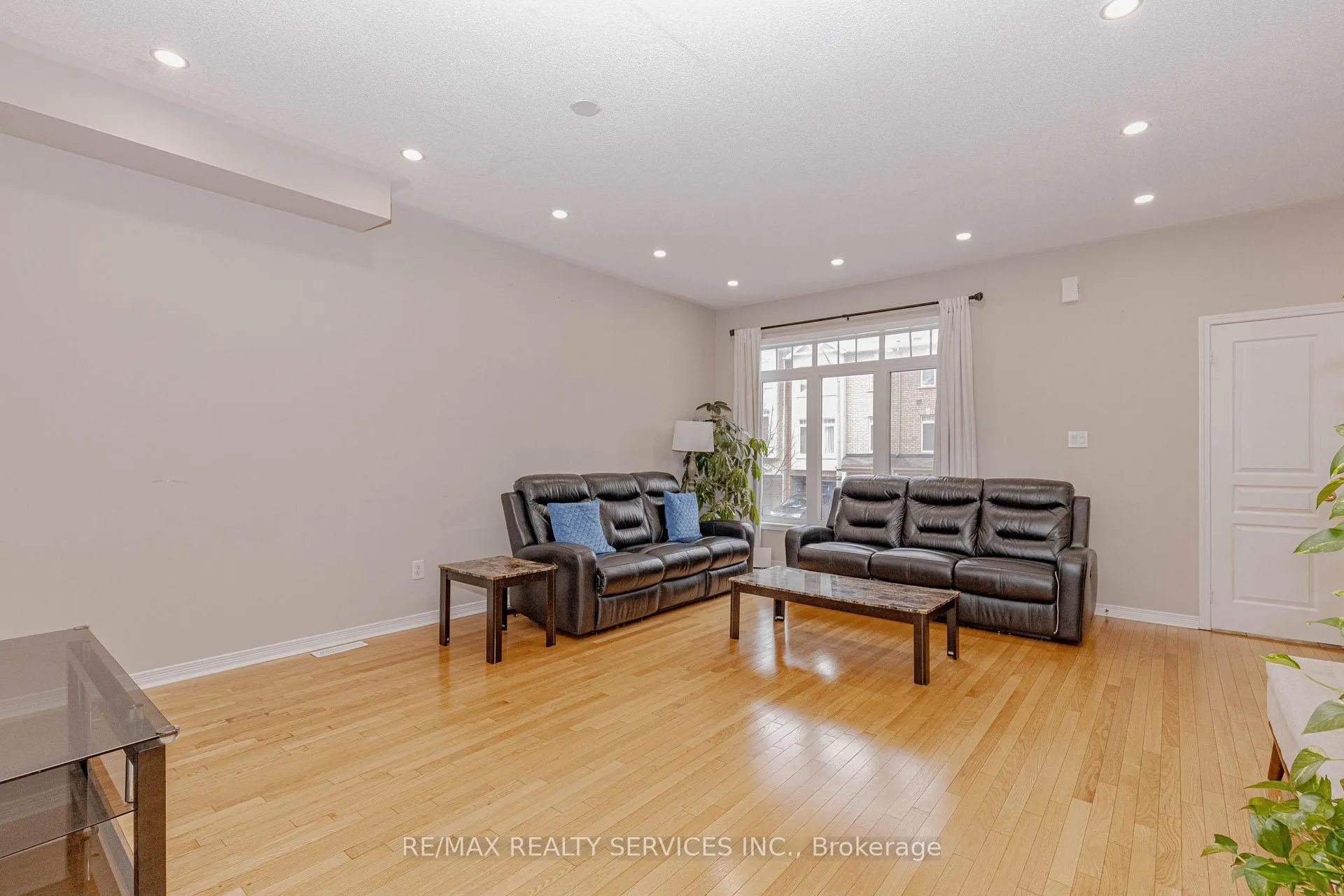 Photo 5 of 47 Curran Hall Crescent, Scarborough, Morningside — HOMEH