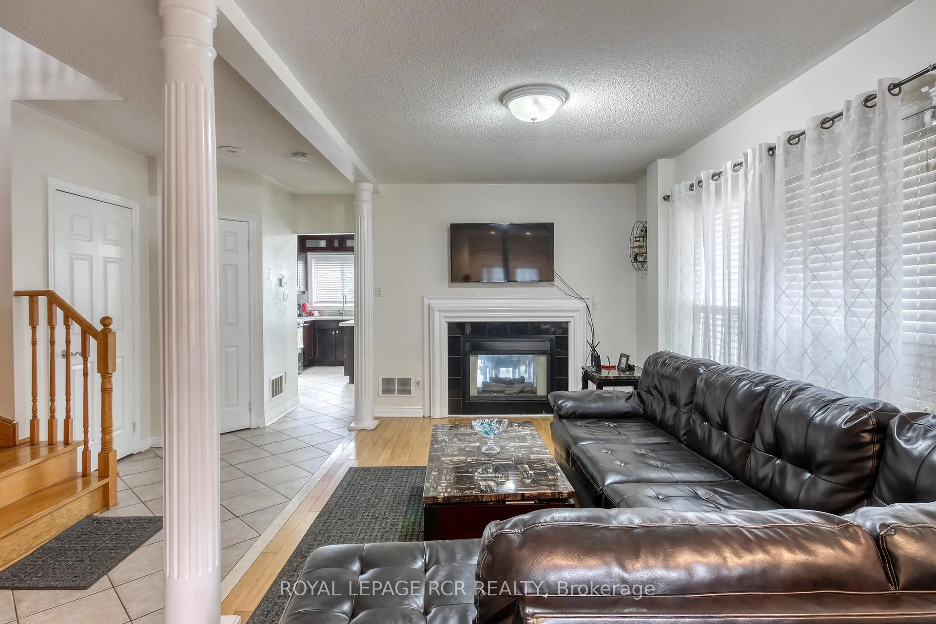 Photo 4 of 74 Fountainbridge Drive, Caledon, Bolton East — HOMEH