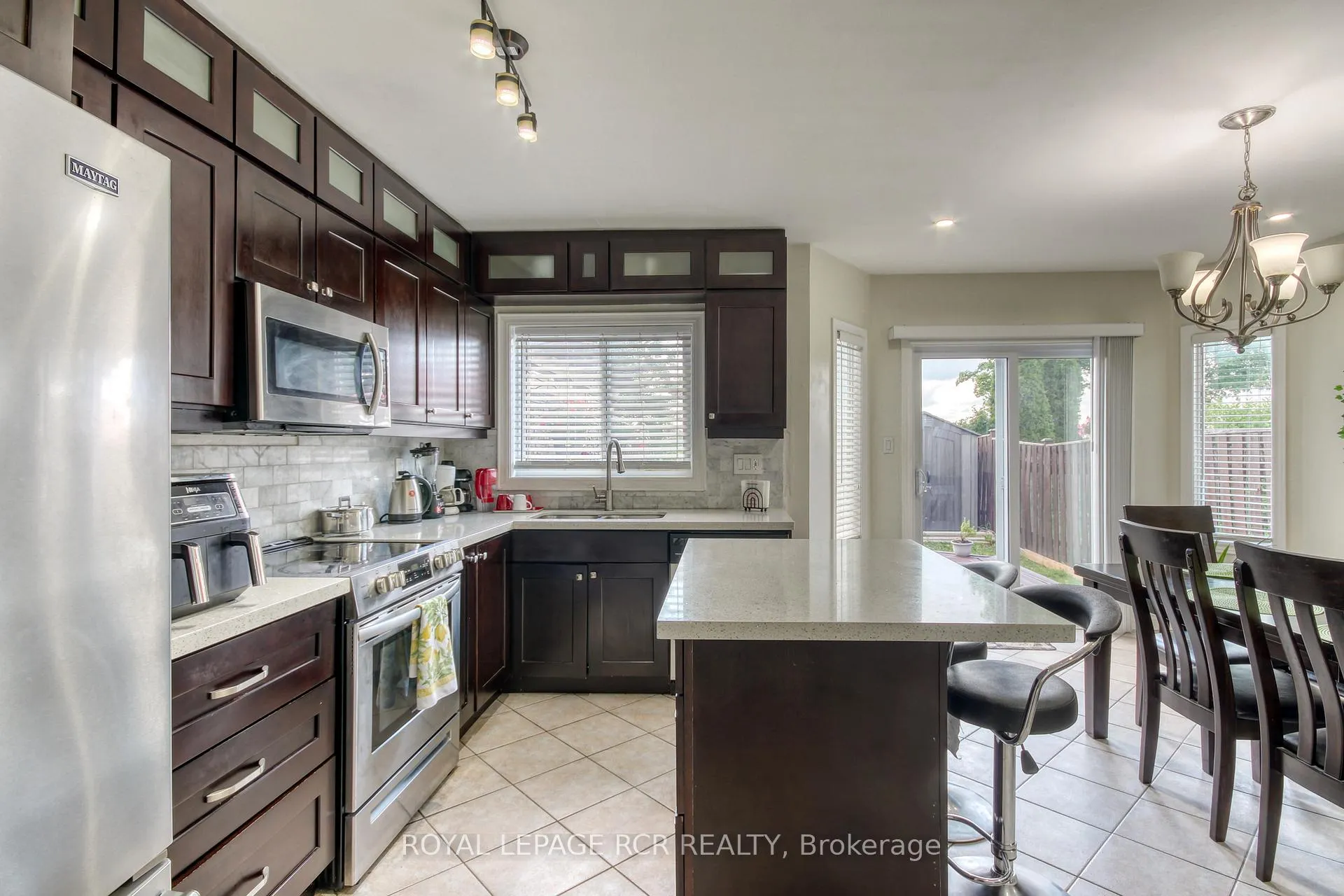 Photo 5 of 74 Fountainbridge Drive, Caledon, Bolton East — HOMEH