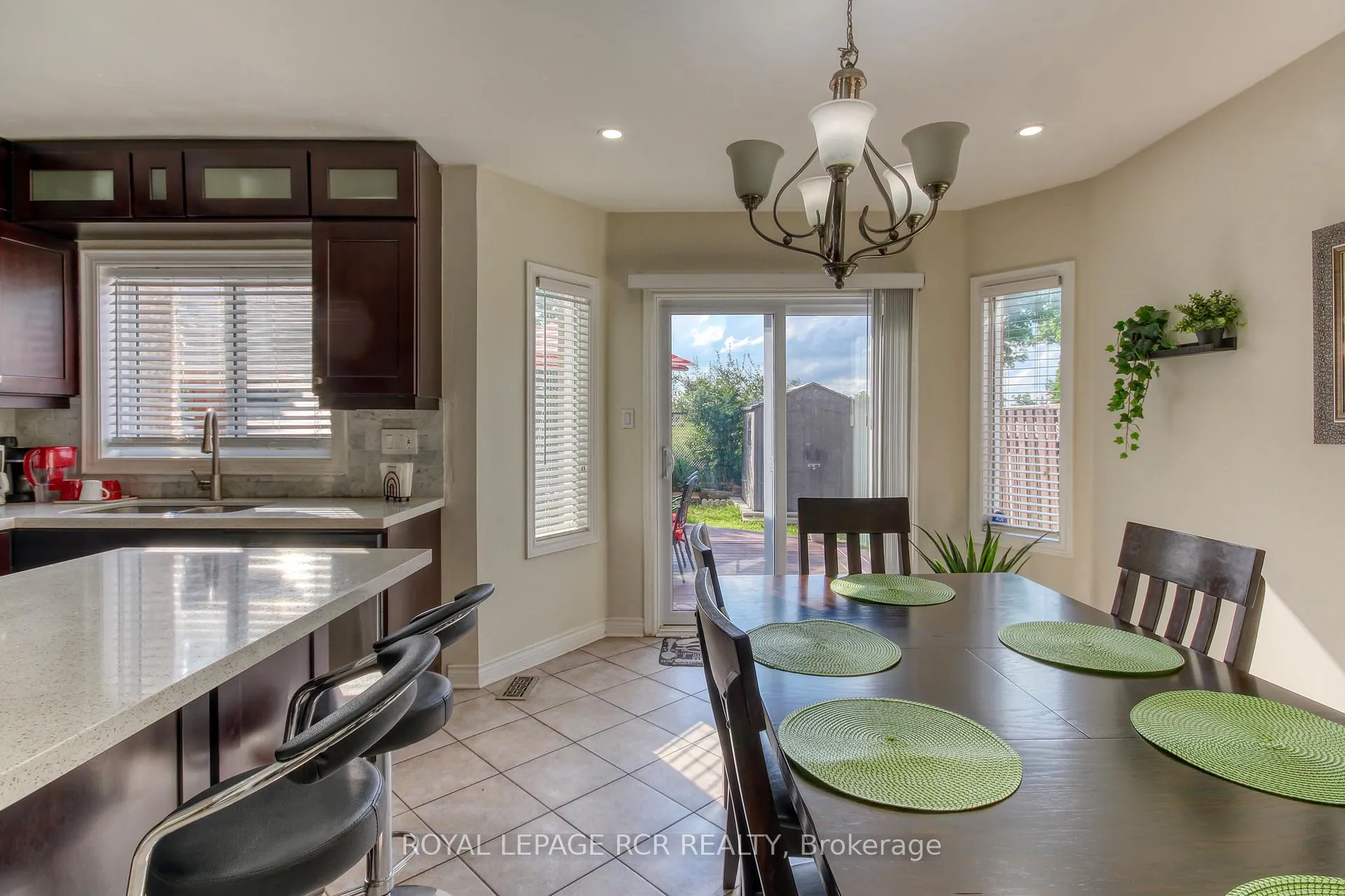 Photo 8 of 74 Fountainbridge Drive, Caledon, Bolton East — HOMEH
