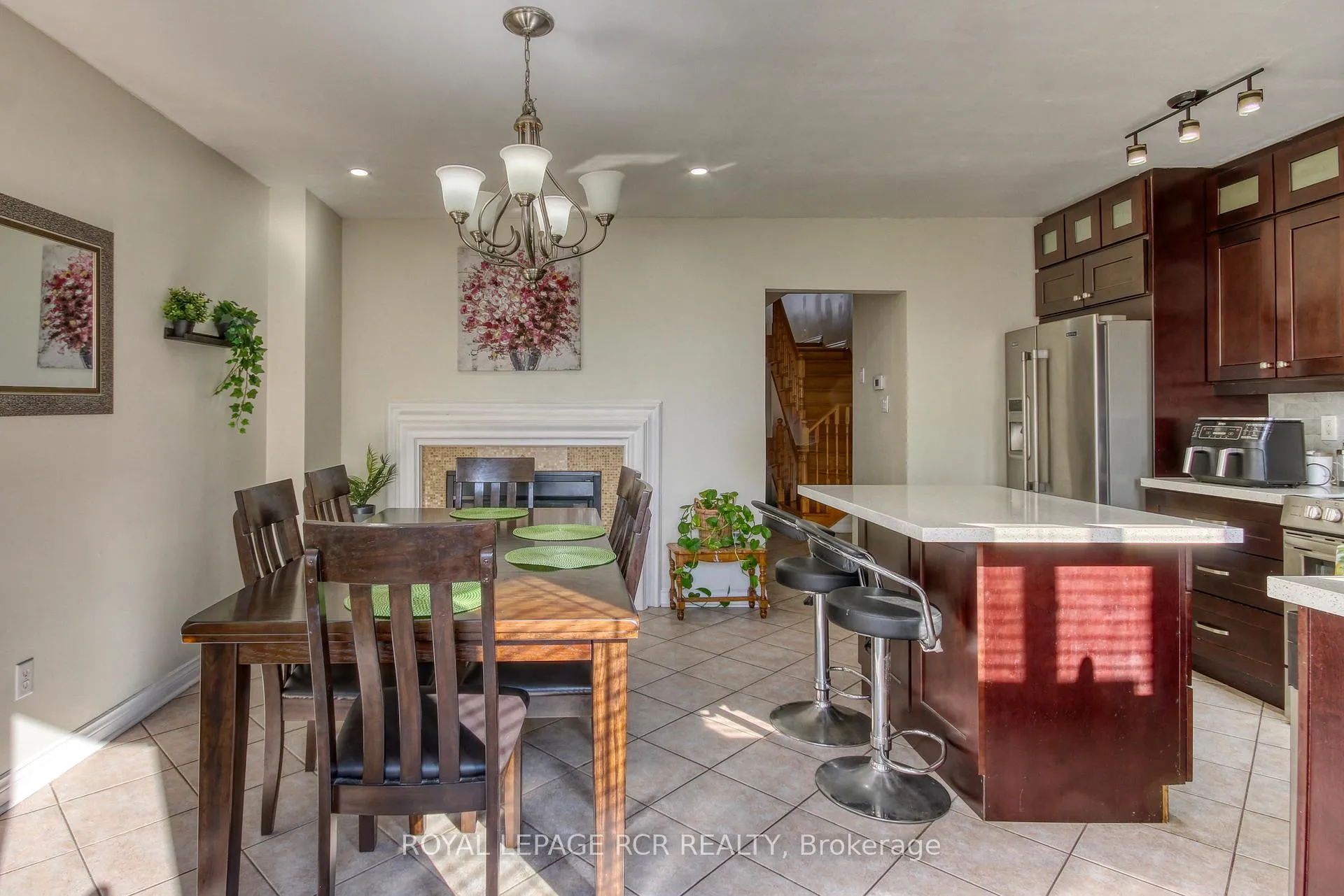 Photo 11 of 74 Fountainbridge Drive, Caledon, Bolton East — HOMEH