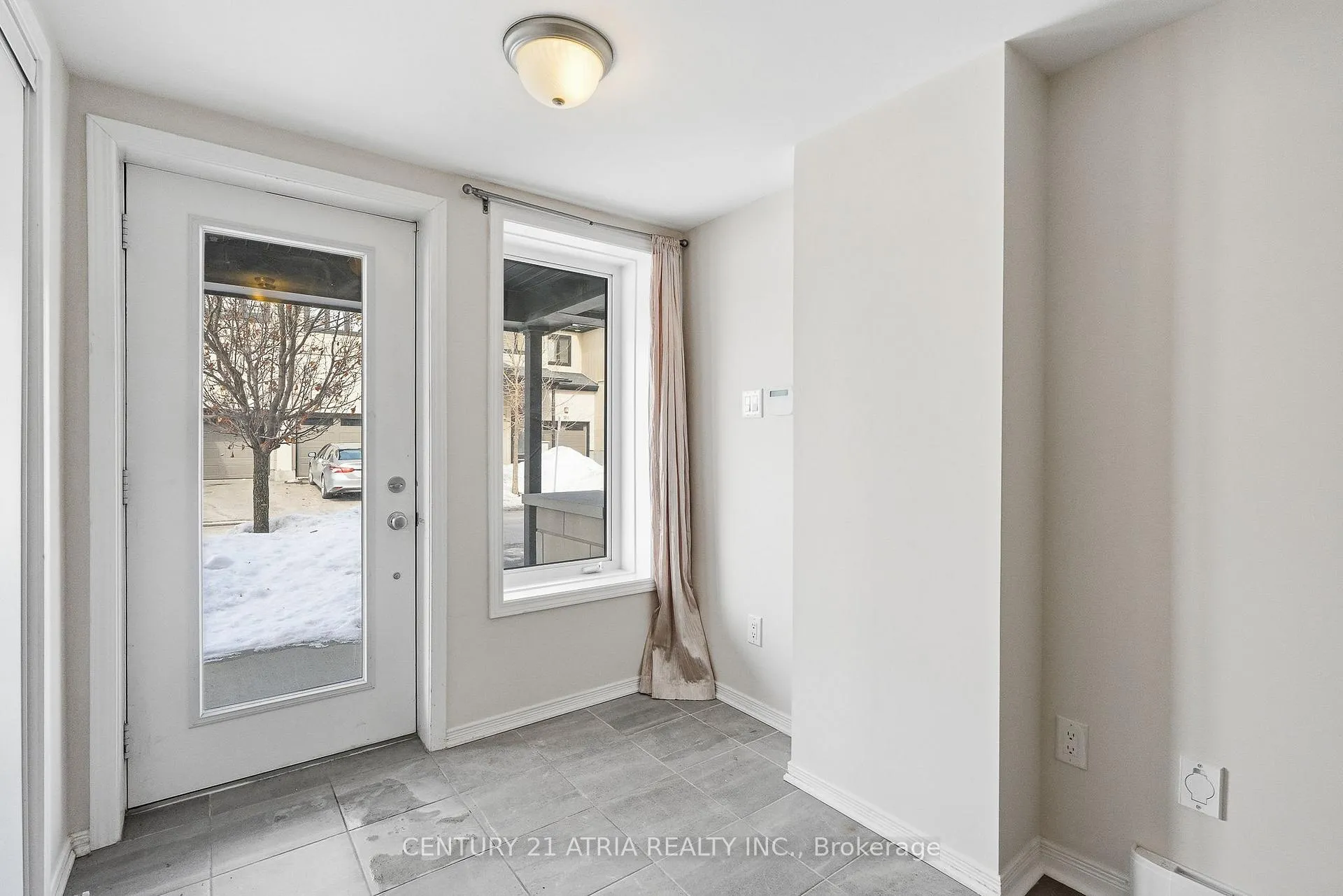 Photo 4 of 502 Radiant Private, Ottawa, Kanata - Emerald Meadows/Trailwest — HOMEH