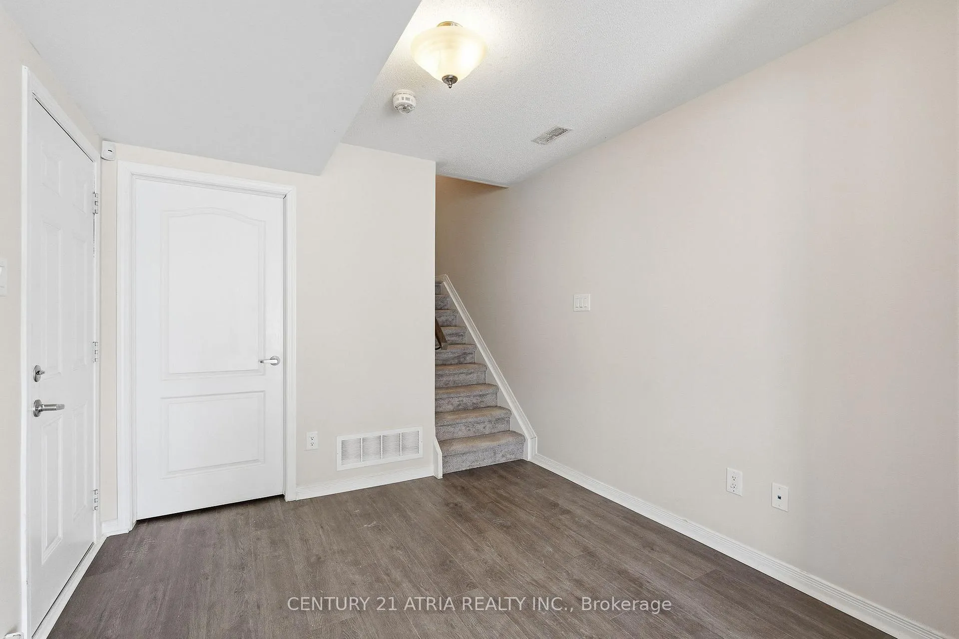 Photo 5 of 502 Radiant Private, Ottawa, Kanata - Emerald Meadows/Trailwest — HOMEH