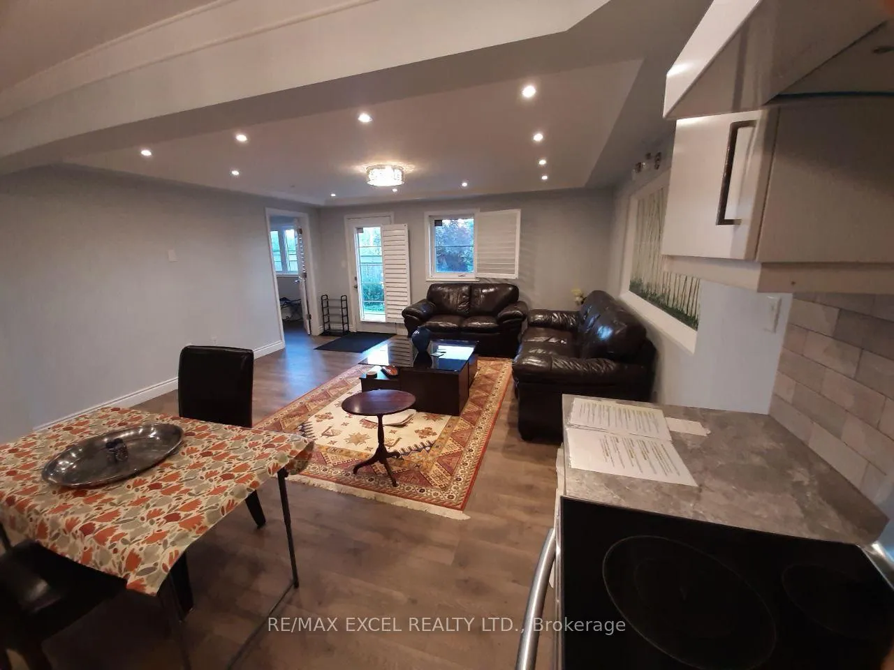 Photo 4 of 276 Degraaf Crescent, Aurora, Bayview Northeast — HOMEH