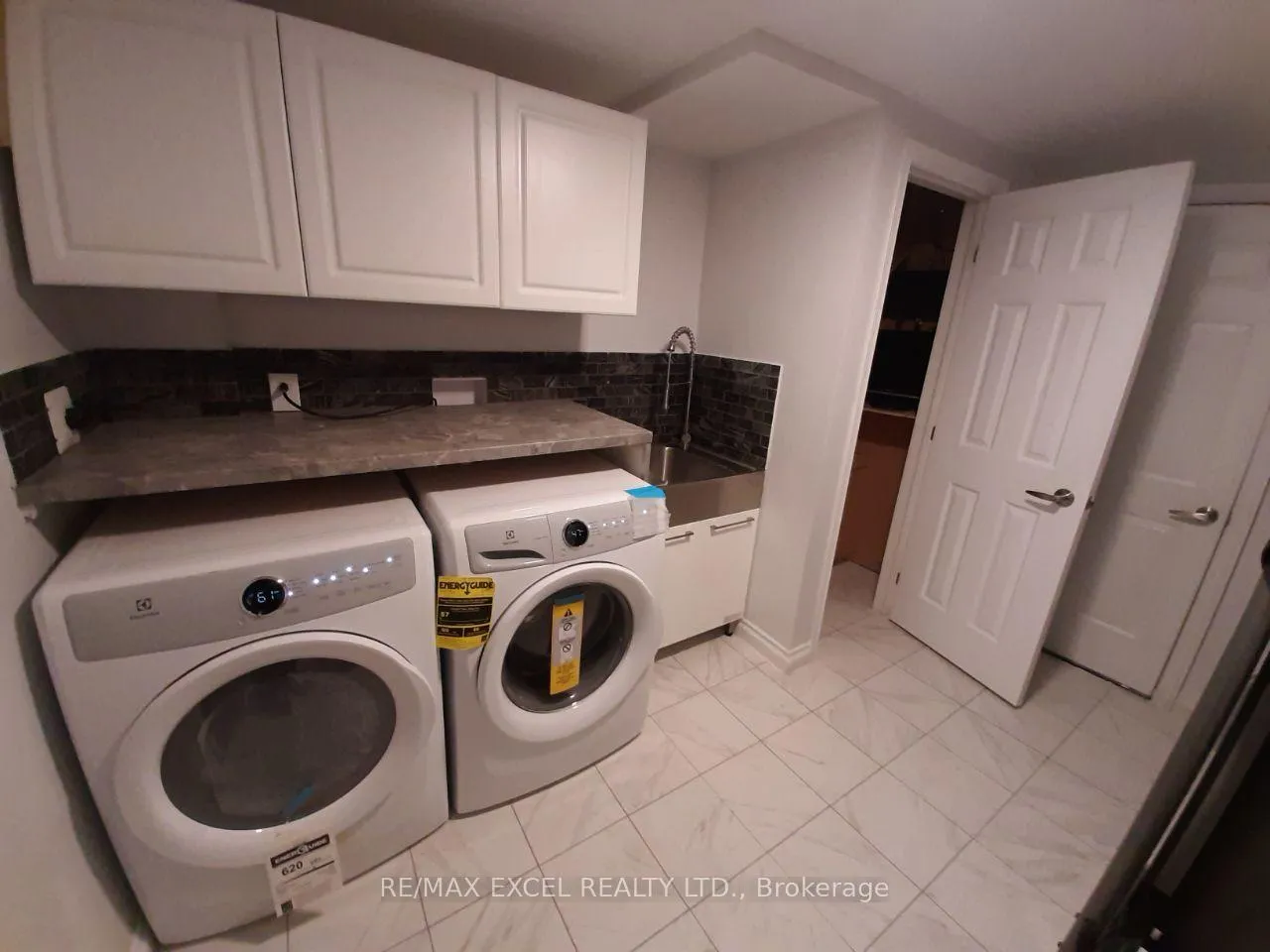 Photo 10 of 276 Degraaf Crescent, Aurora, Bayview Northeast — HOMEH