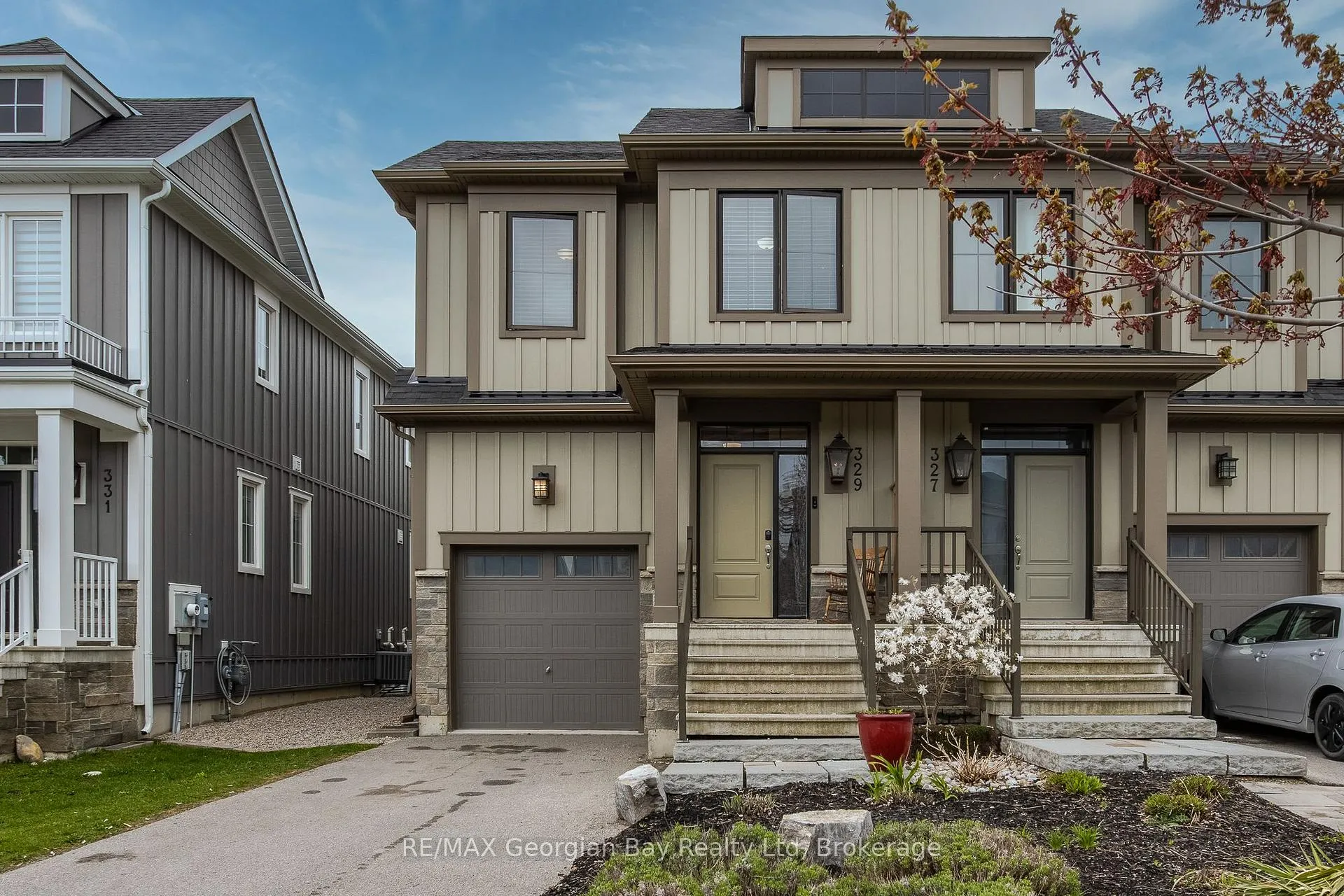 Photo 1 of 329 Yellow Birch Crescent, Blue Mountains — HOMEH
