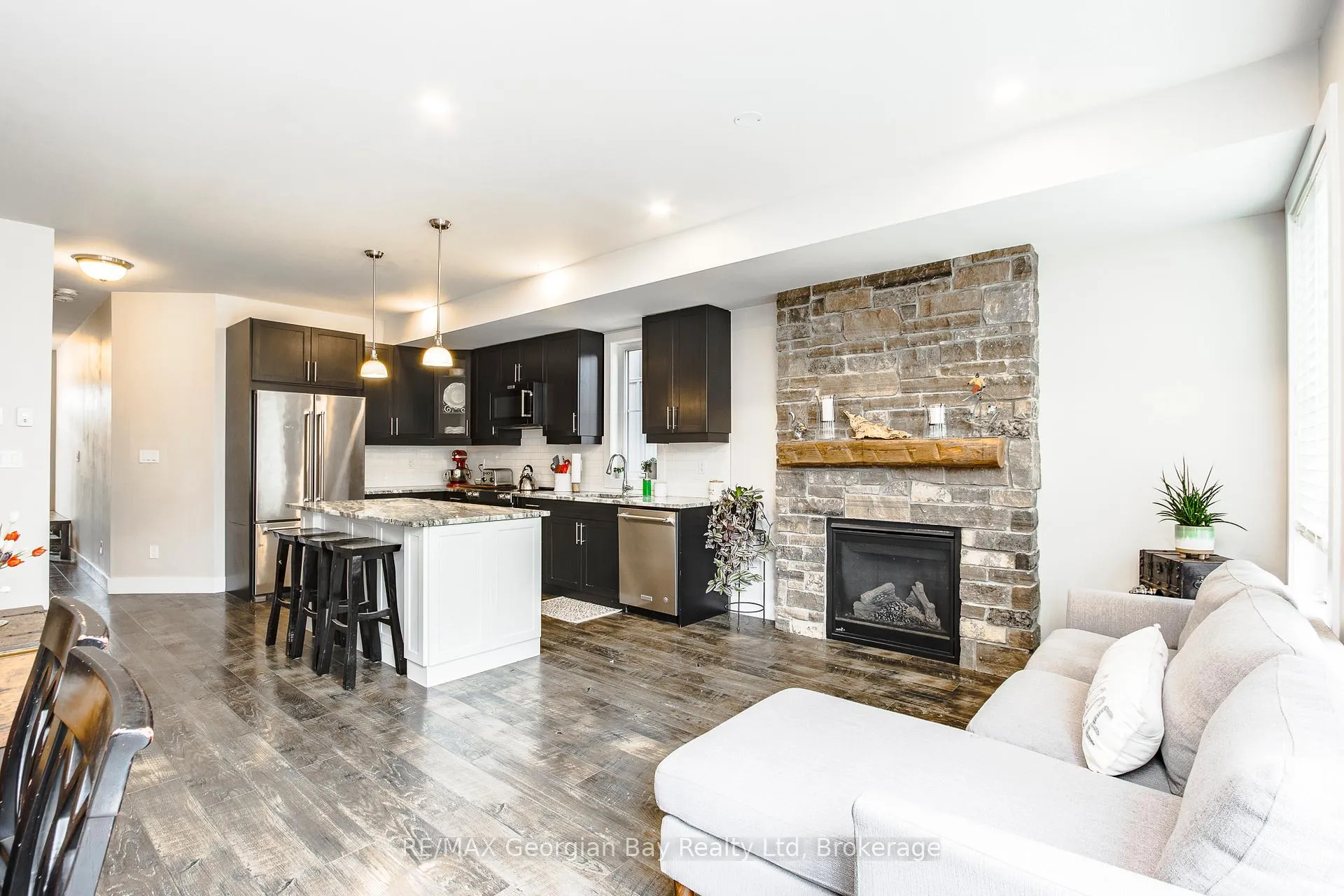 Photo 3 of 329 Yellow Birch Crescent, Blue Mountains — HOMEH