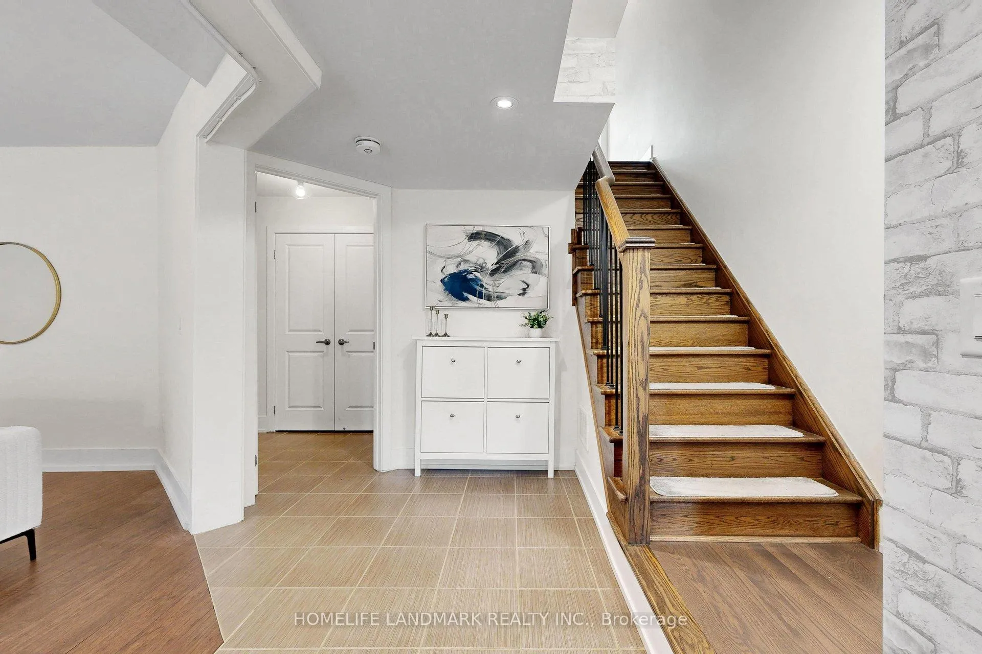 Photo 5 of 17 Thorncrest Drive, Vaughan, Patterson — HOMEH