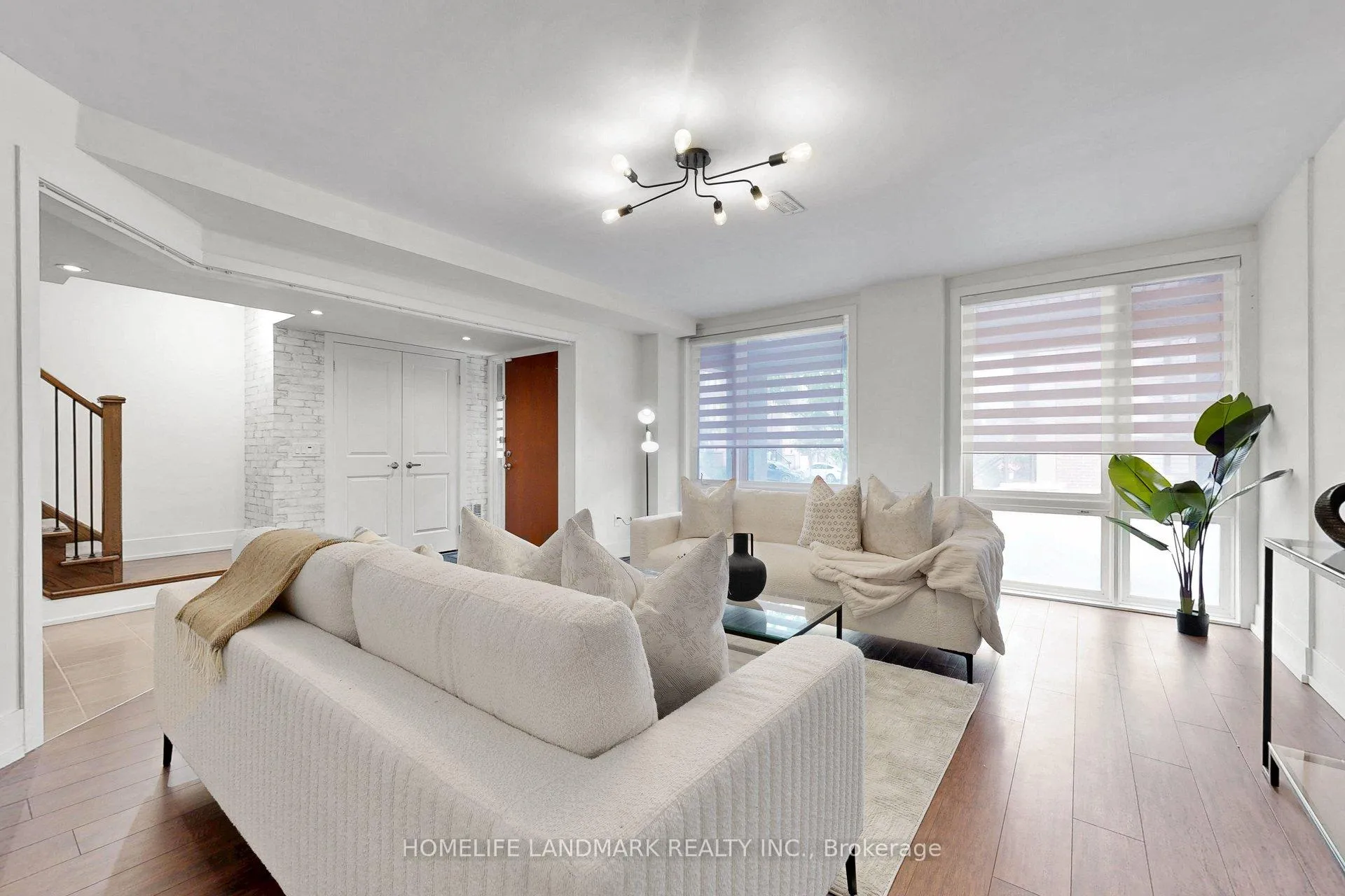 Photo 7 of 17 Thorncrest Drive, Vaughan, Patterson — HOMEH
