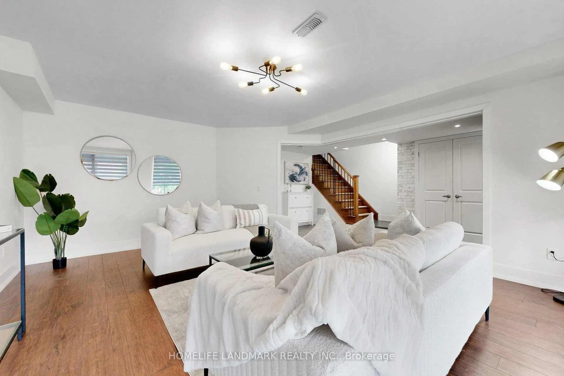 Photo 8 of 17 Thorncrest Drive, Vaughan, Patterson — HOMEH