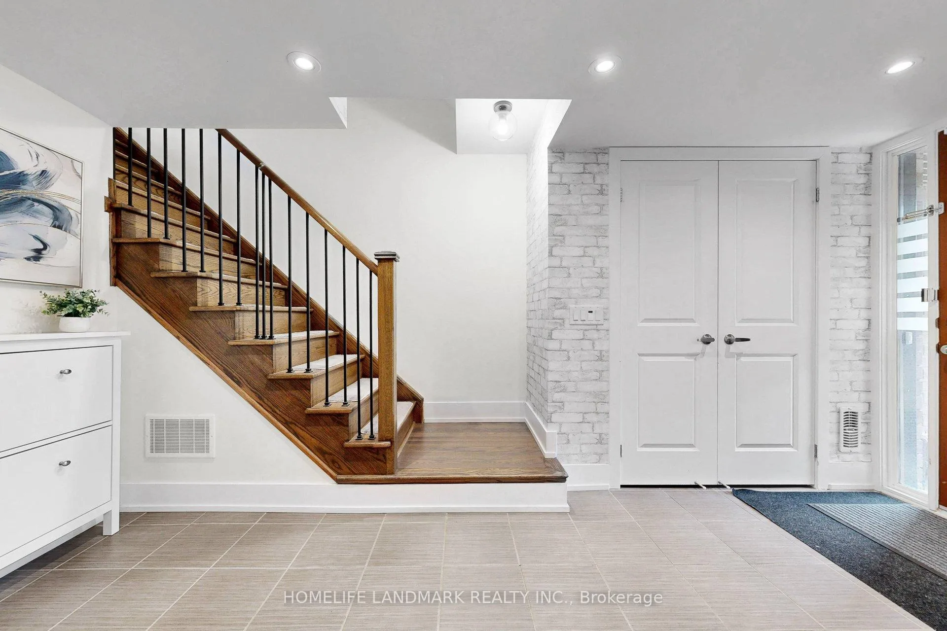 Photo 9 of 17 Thorncrest Drive, Vaughan, Patterson — HOMEH