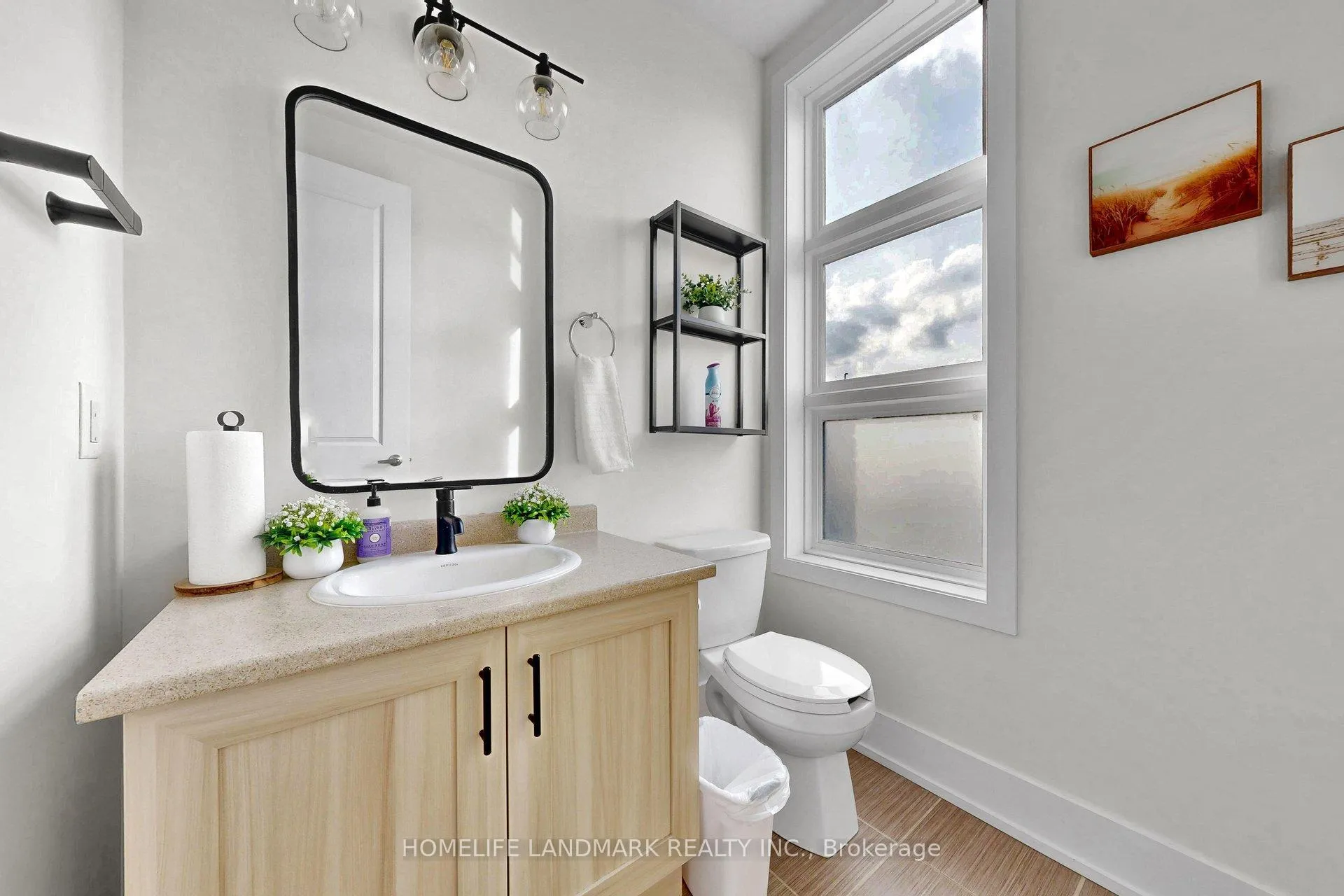 Photo 12 of 17 Thorncrest Drive, Vaughan, Patterson — HOMEH