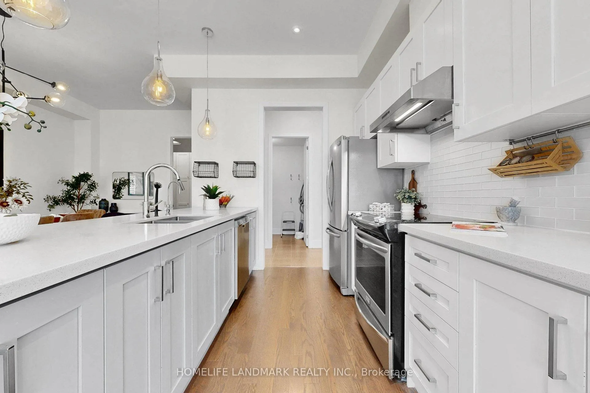 Photo 16 of 17 Thorncrest Drive, Vaughan, Patterson — HOMEH
