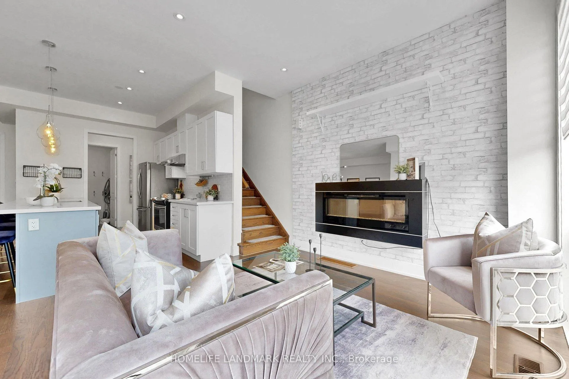 Photo 24 of 17 Thorncrest Drive, Vaughan, Patterson — HOMEH