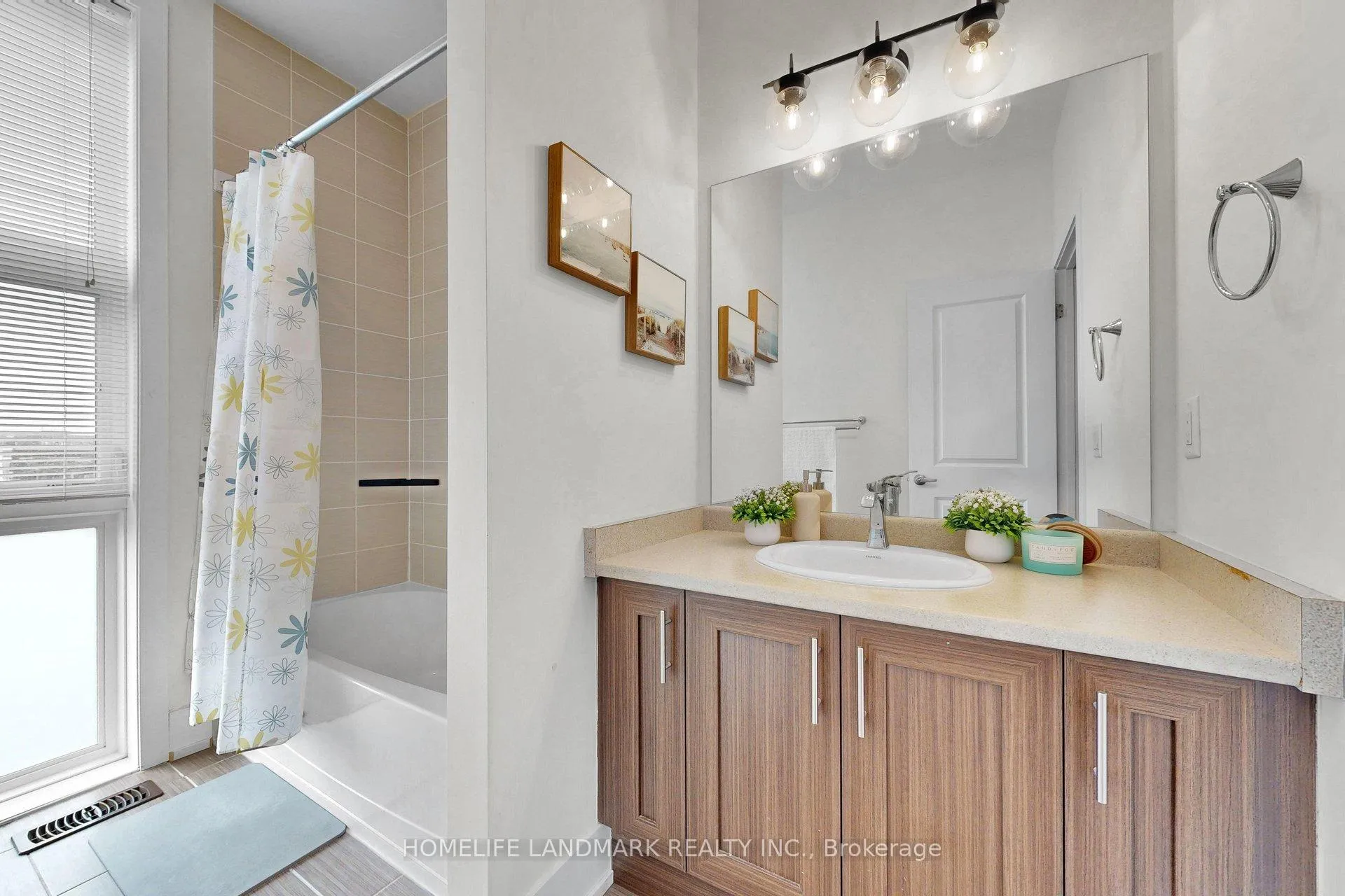 Photo 31 of 17 Thorncrest Drive, Vaughan, Patterson — HOMEH