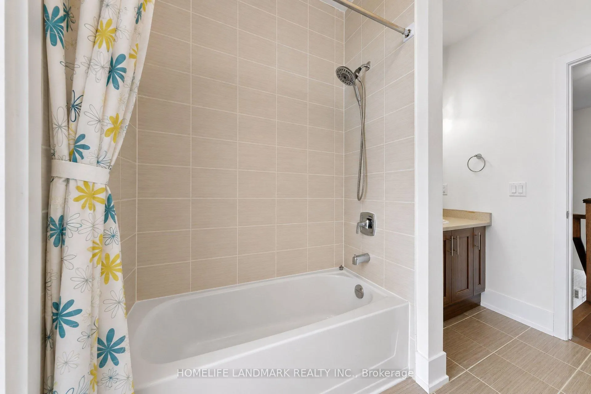 Photo 32 of 17 Thorncrest Drive, Vaughan, Patterson — HOMEH