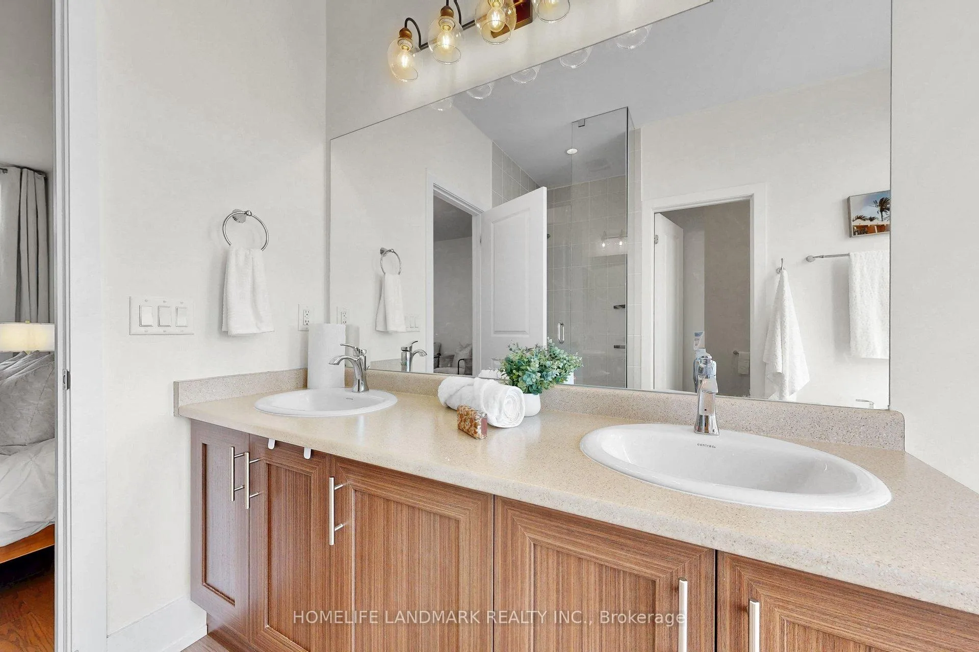 Photo 37 of 17 Thorncrest Drive, Vaughan, Patterson — HOMEH