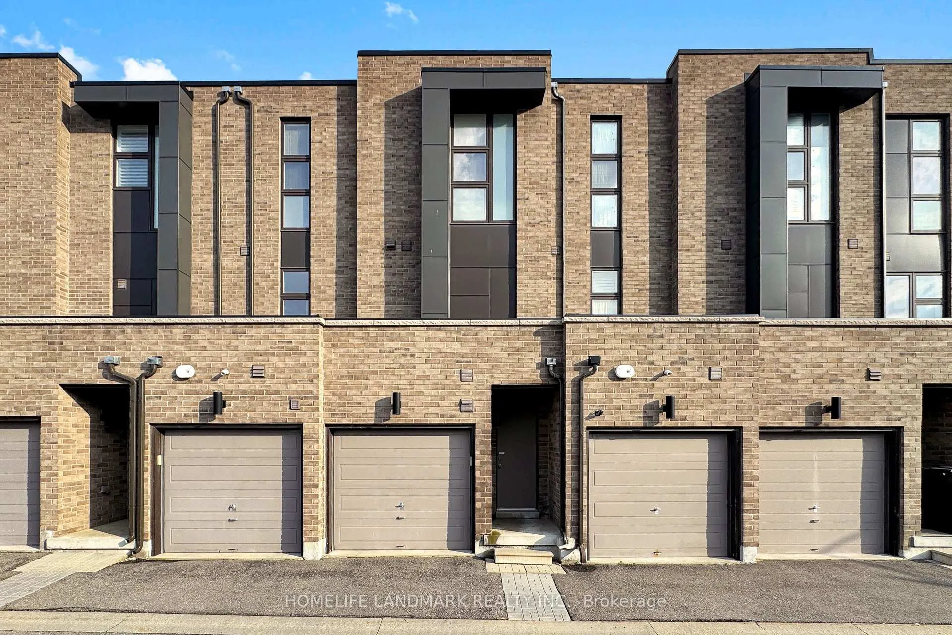 Photo 50 of 17 Thorncrest Drive, Vaughan, Patterson — HOMEH